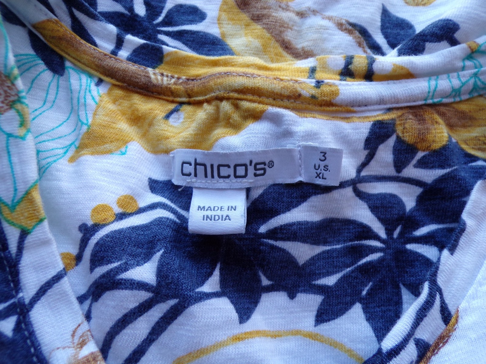 Chicos White Navy Blue Yellow Floral Top Size 3 XL Womens Puff Sleeve X-Large