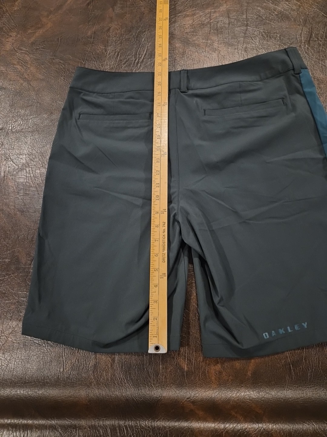 Oakley Mens Performance Fit Shorts Green 36 New With Tags B546