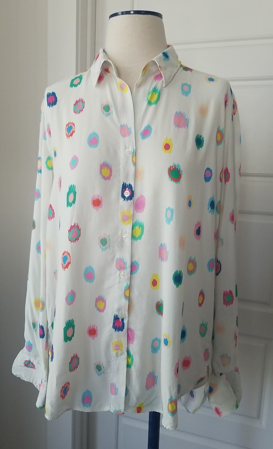 Vilagallo Button Up Top Geometric White With Colorful Paint Splat Size 46 Large