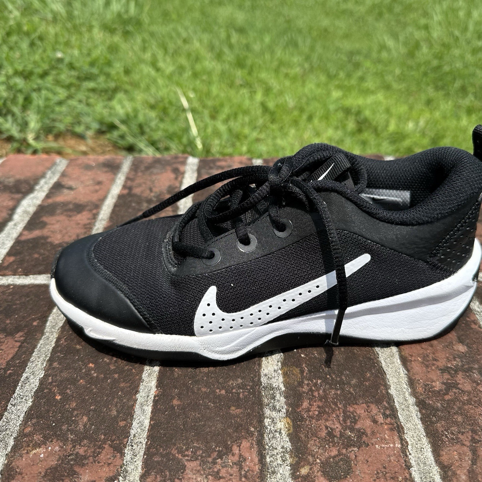 Nike DM9027-002 Unisex Kids Athletic Sneaker Black/White Lace Up Sz 4Y