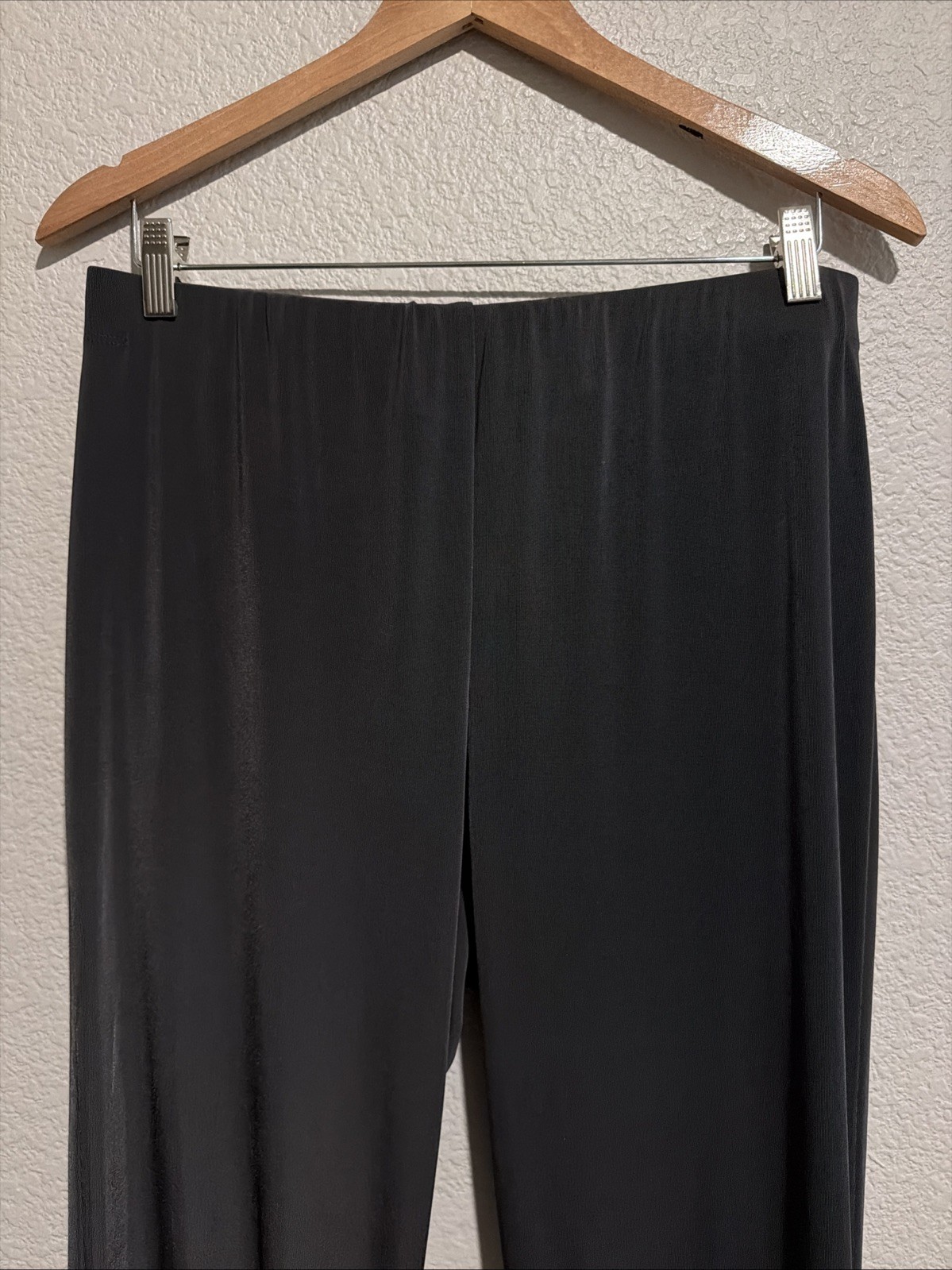 NEW Chicos Gray Liquid Slinky Knit Pull On Straight Leg Pants Stretch L Short