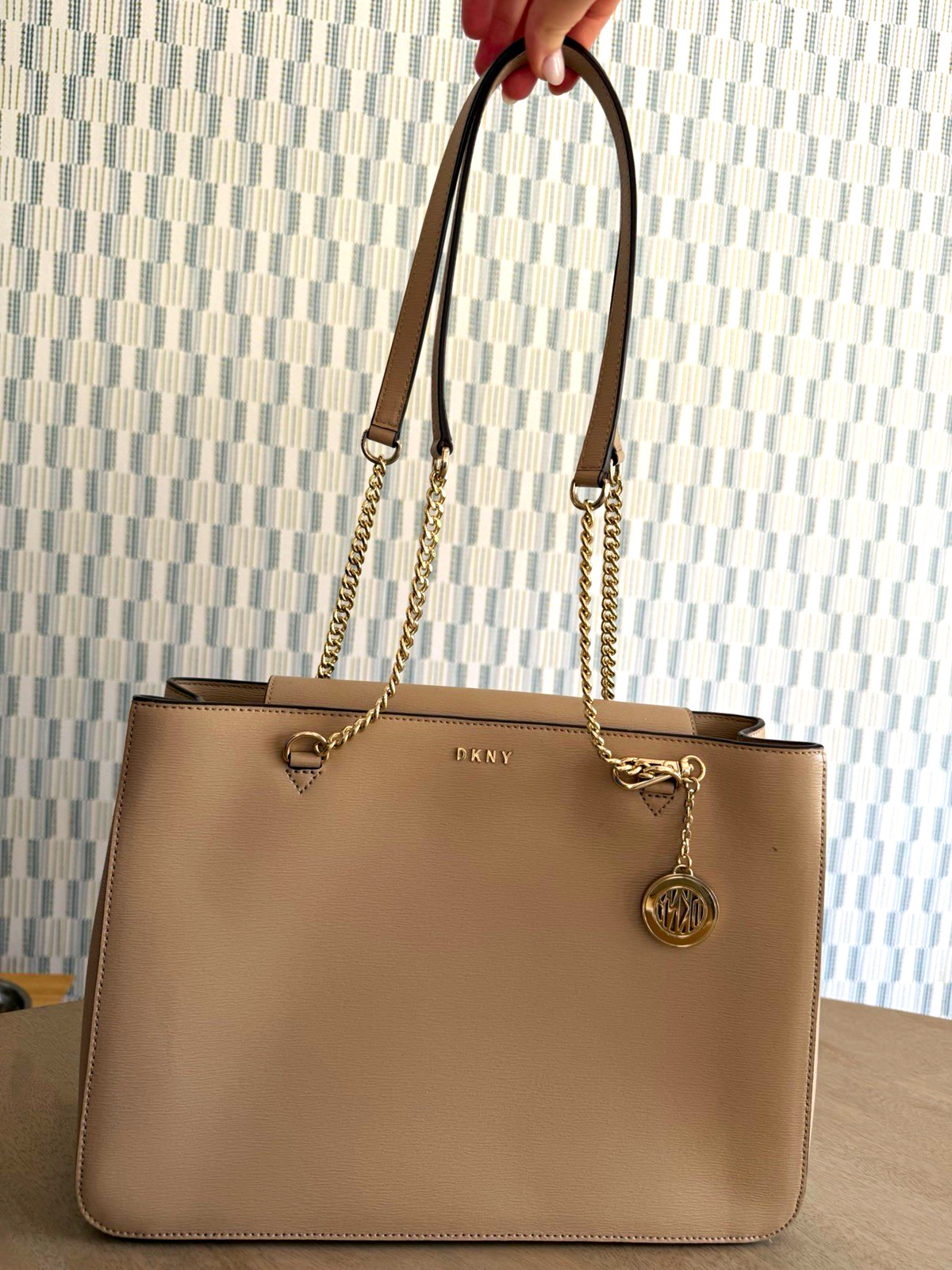 DKNY Beige Tote Shoulder Bag Gold Chain Straps Logo Charm Zip Closure Pockets