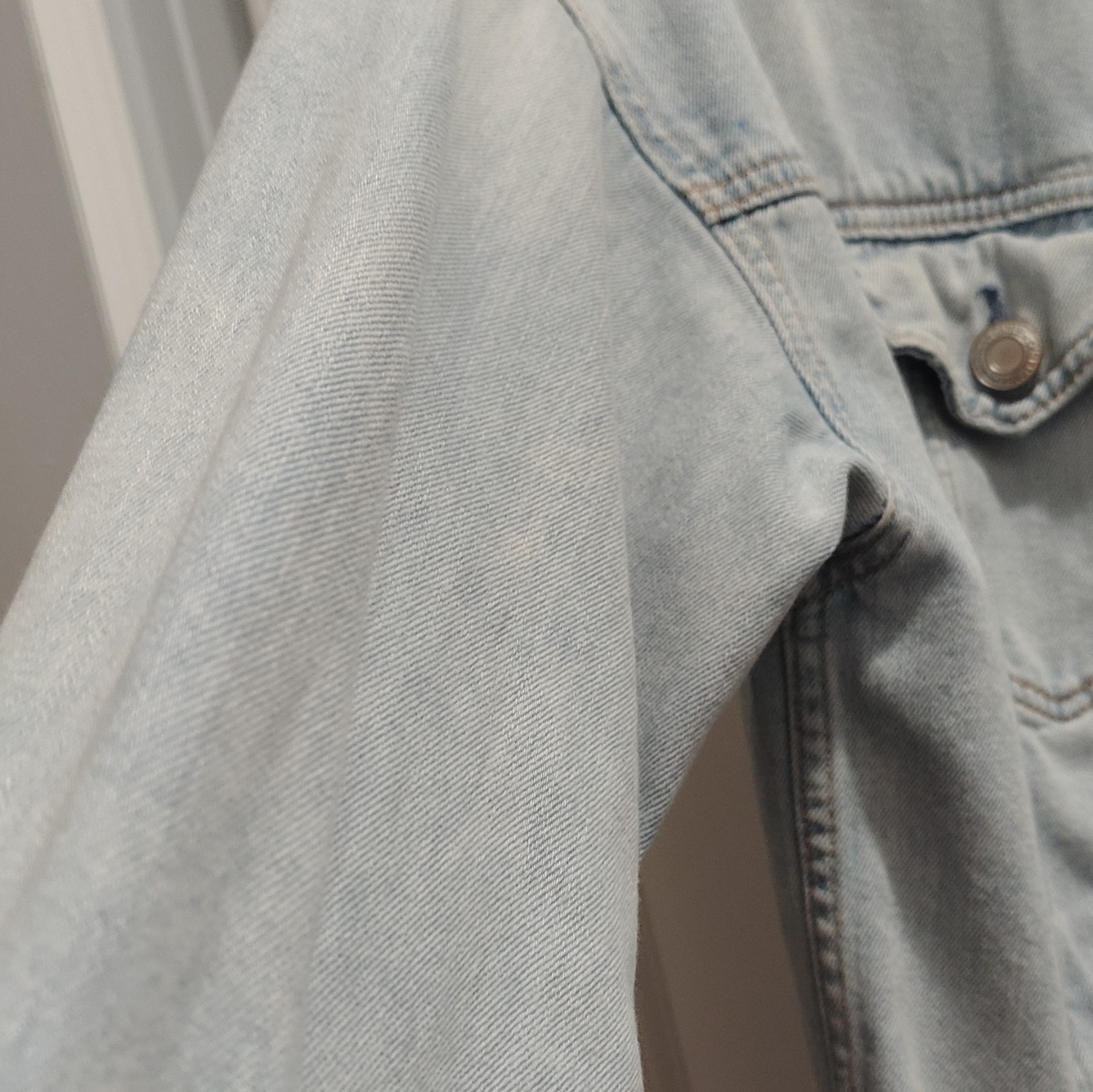 American Eagle Outfitters Men’s Light Wash Denim Jacket Button Front
