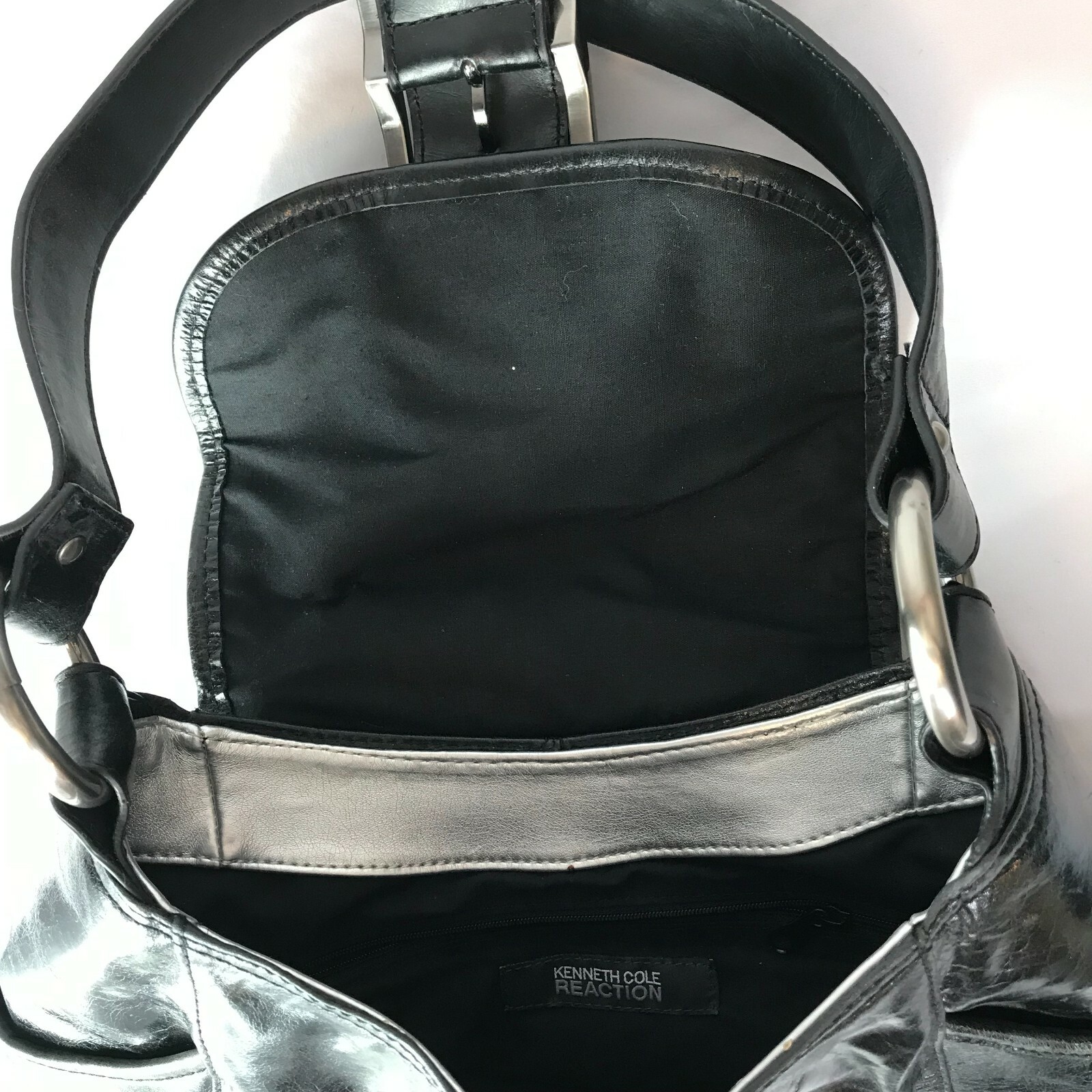 Kenneth Cole Reaction Leather Purse Shoulder Bag Black Silver Buckle Magnetic