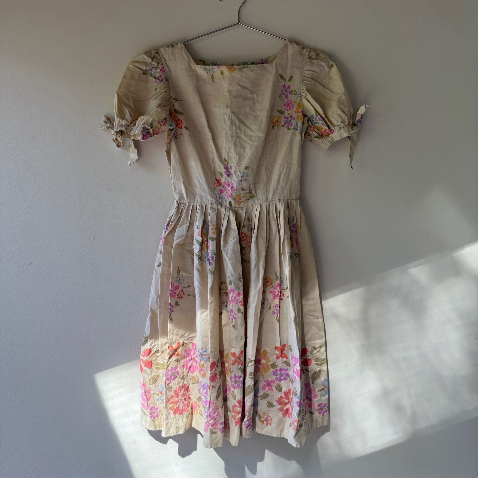 Vintage 1950s Puff Sleeve Floral Print Cotton Midi Day Dress