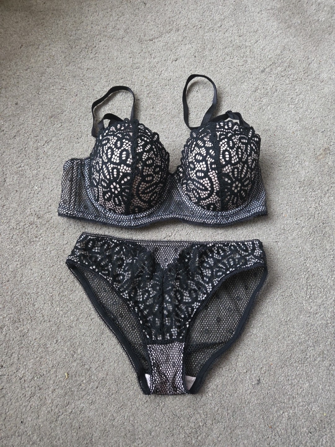 Brand New No Tags Bra & Briefs Set size 34D Bra Cup Size 8 Knickers Black