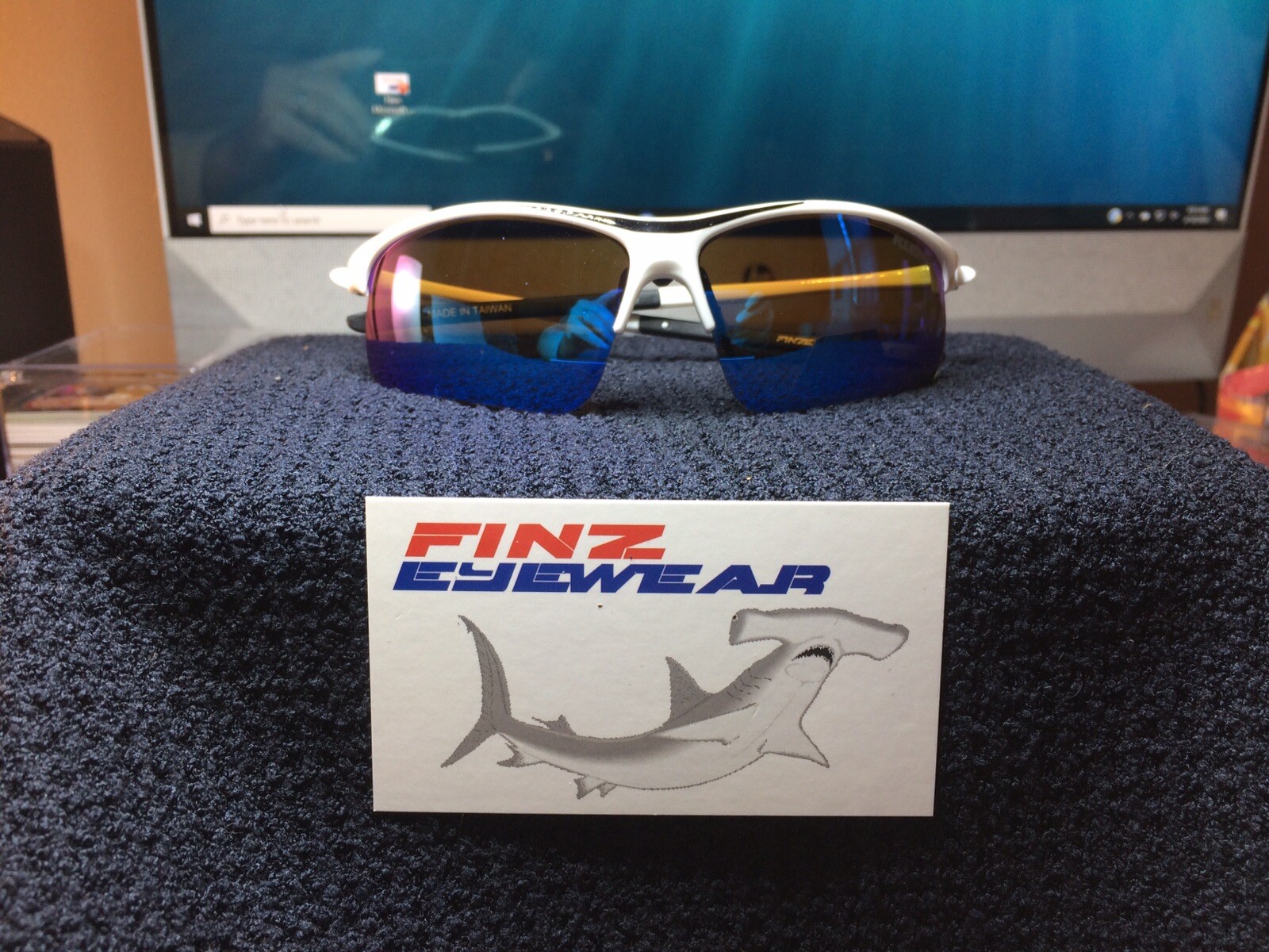 NEW FINZ POLARIZED SPORT SUNGLASSES WHITE-BLACK/ BLUE MIRROR LENS…….AWESOME