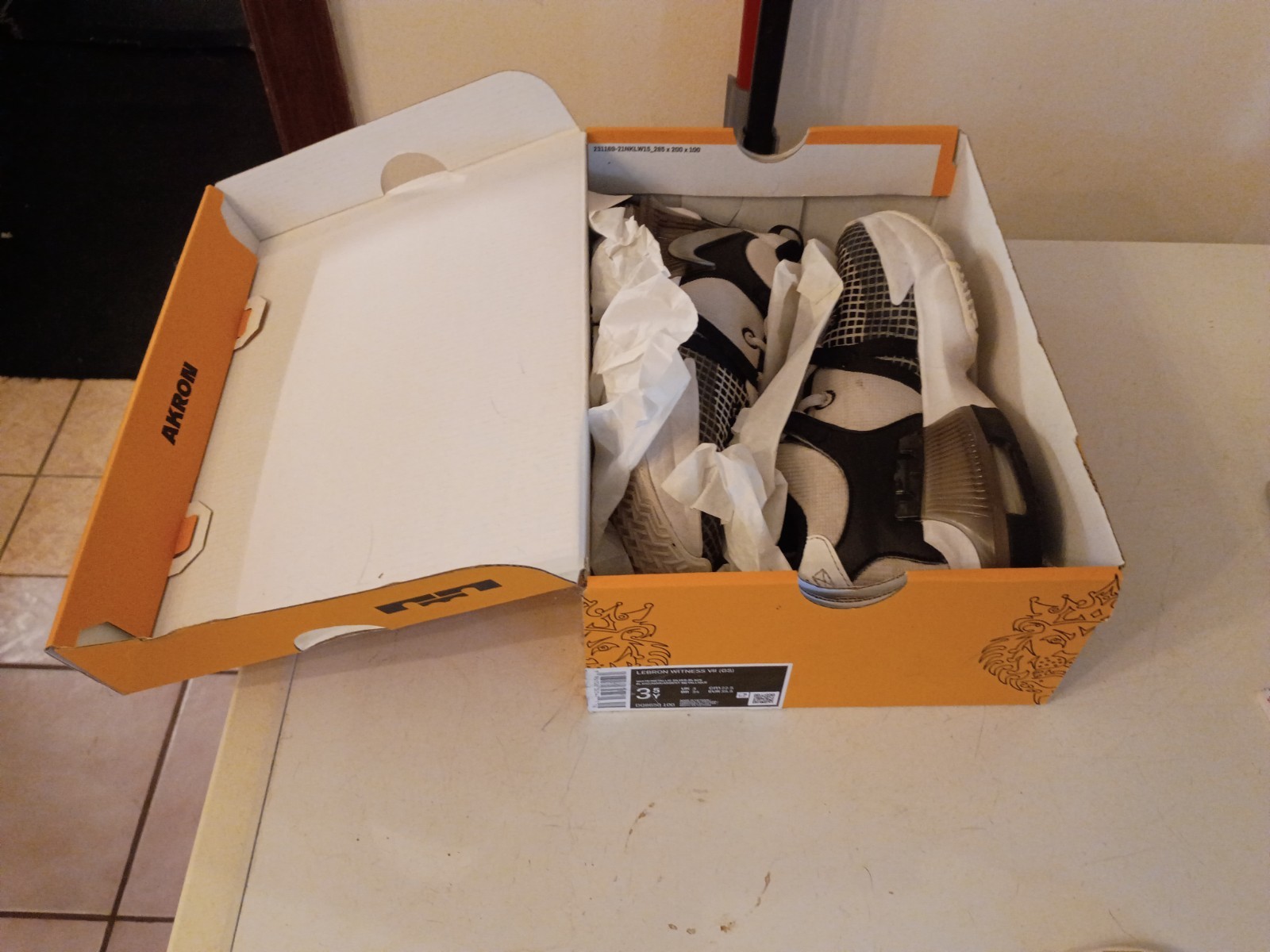 Size 3.5 – Nike LeBron Witness 7 White Black