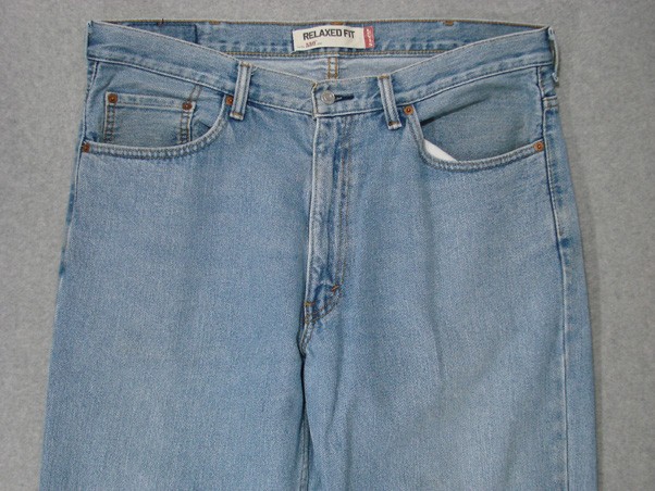 TD03446 2010 **LEVI’S** 550 RELAXED FIT JEANS 35×34 (msr 38″x34″)
