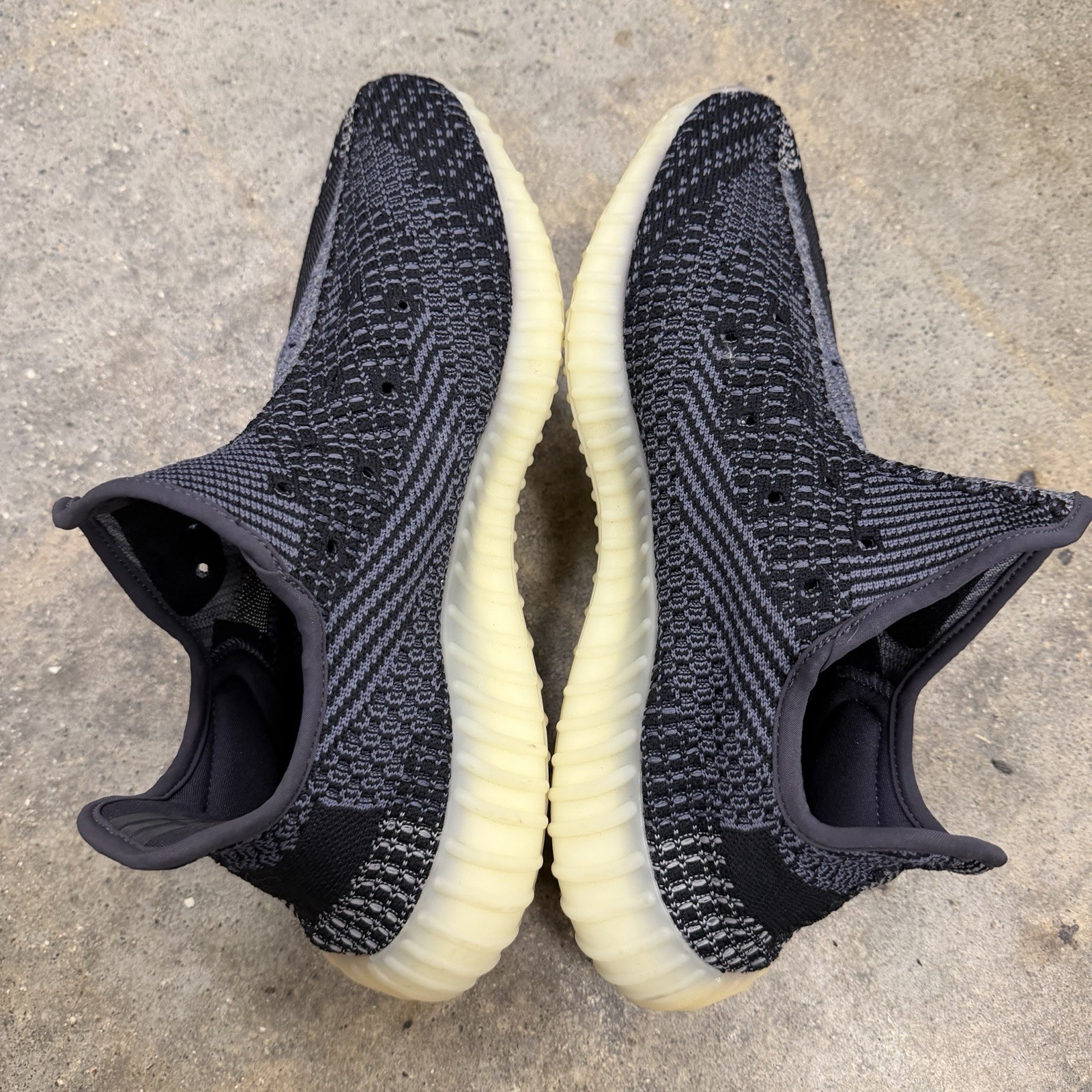 Adidas Yeezy Boost 350 V2 Carbon Mens Size 12 Black Grey Sneakers Boost B37571