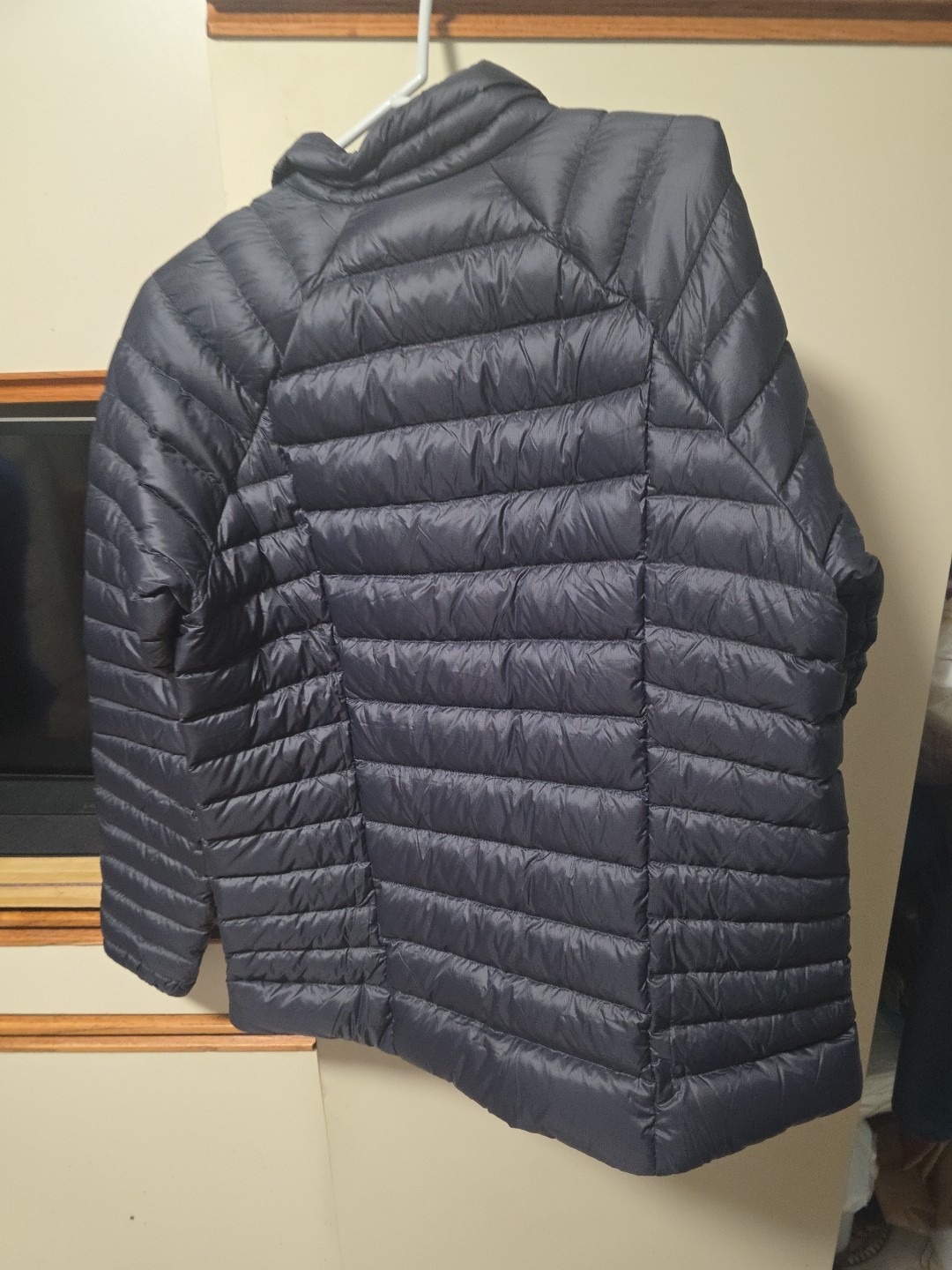 Patagonia Down Sweater Jacket for womans Size M – Black