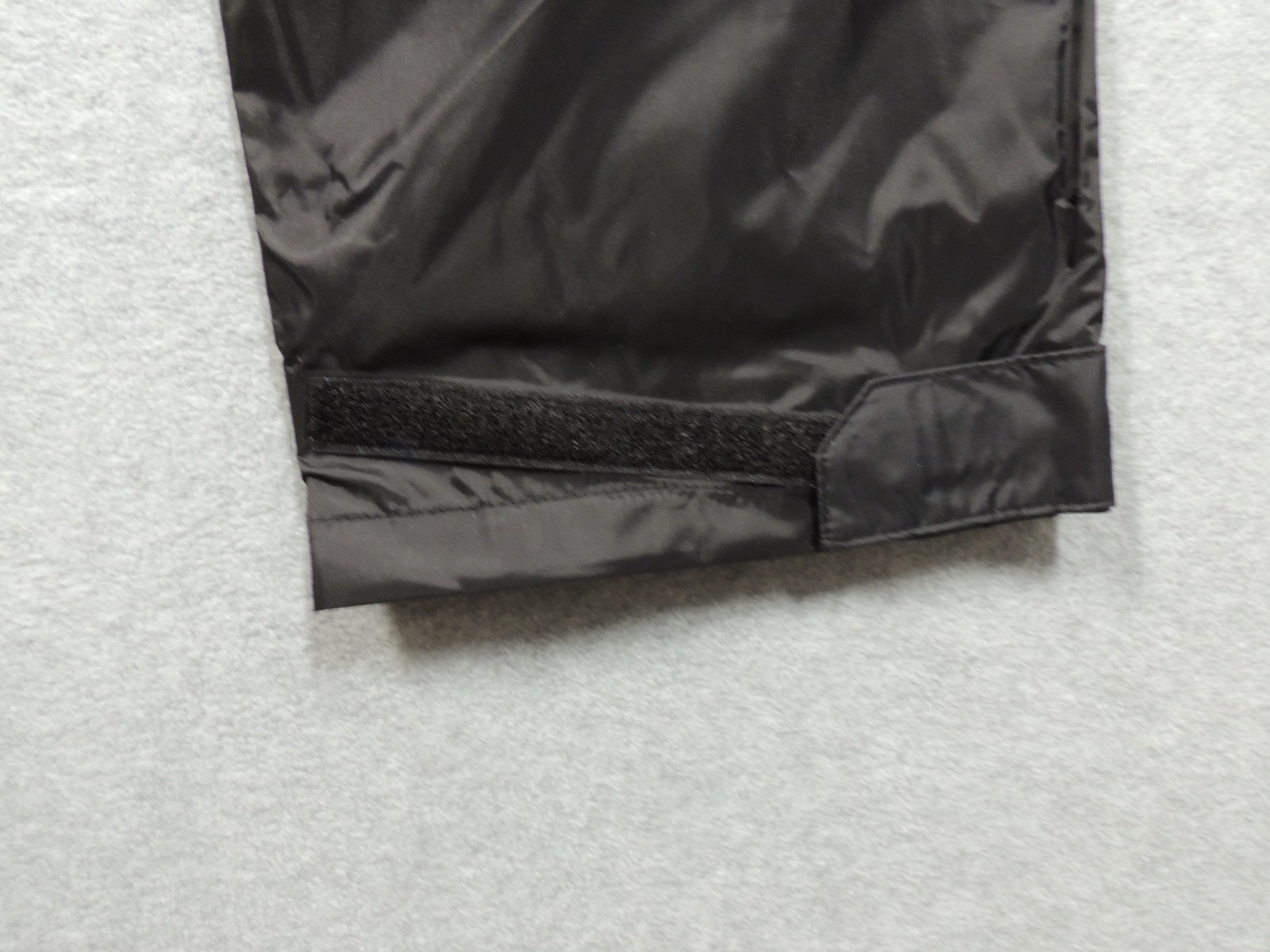WOMENS MEDIUM RED LEDGE LIGHTWEIGHT WATERPROOF RAIN PANTS w/ STUFF PACK, BLACK