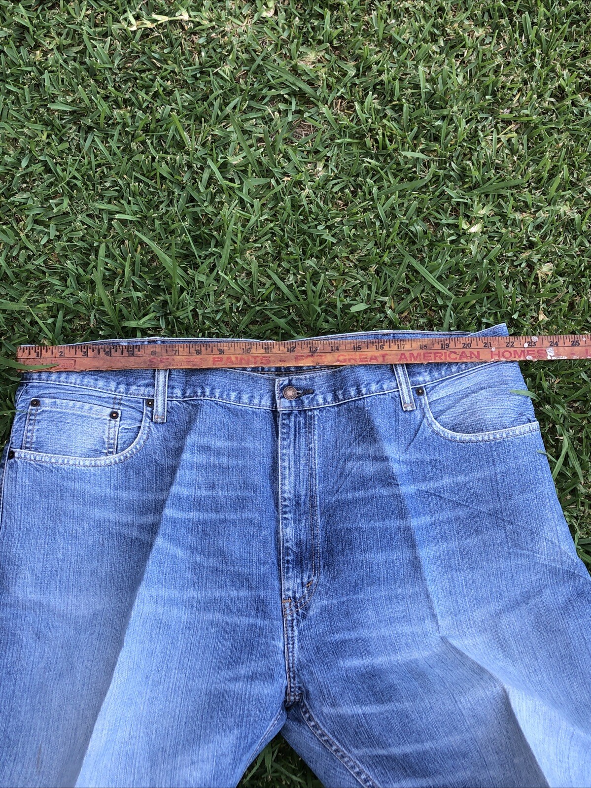 Vintage Levi’s Men’s 559 Relaxed Fit Jeans Med Wash 46 x 30 Cleaners Starch