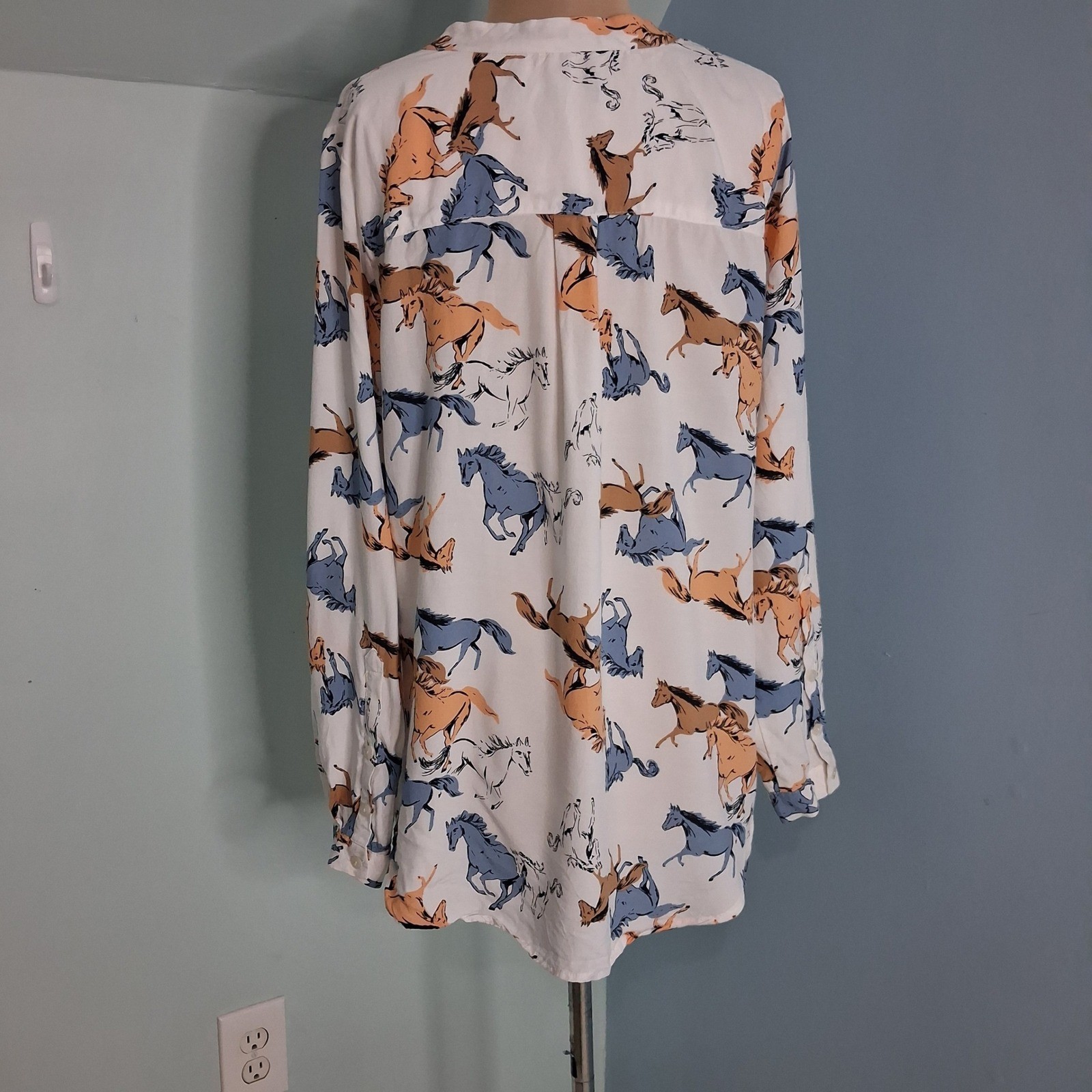 ModCloth Horse Print Blouse White Blue Tan Henley Long Sleeve Top Womens Medium