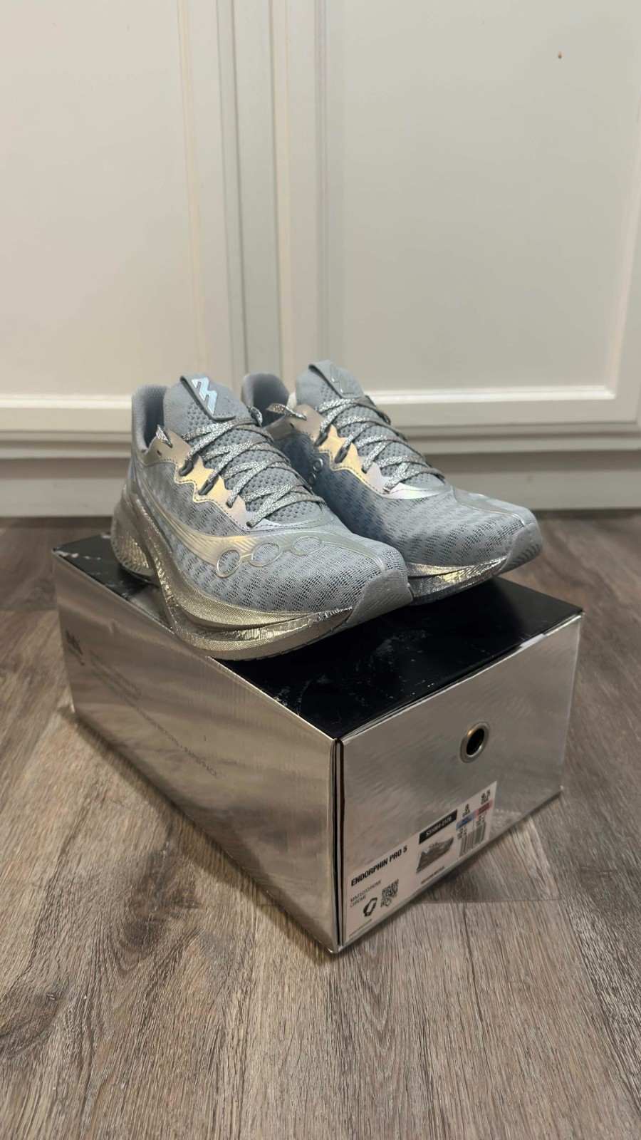 Brand New: Minted New York x Saucony Endorphin Pro 5 Chromium Size 8M / 9.5W