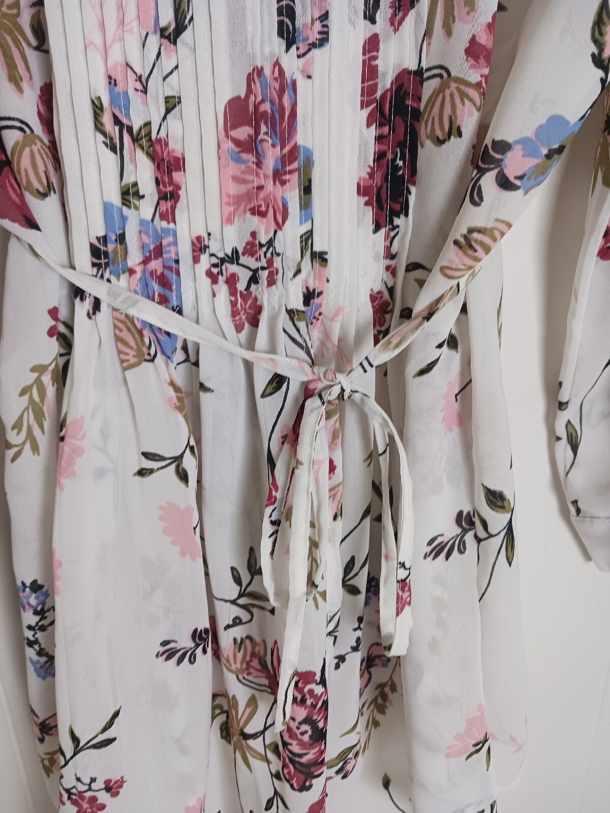 American Rag white/burgundy/pink floral tuxedo front tie back blouse Small