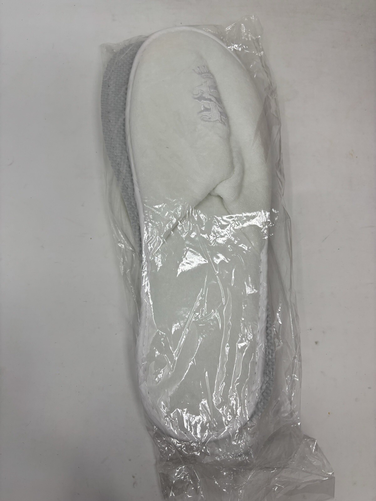 Slippers Large Unisex White Hotel Airline Slip on 12″ Lg x 4 1/2 in NEW Logo