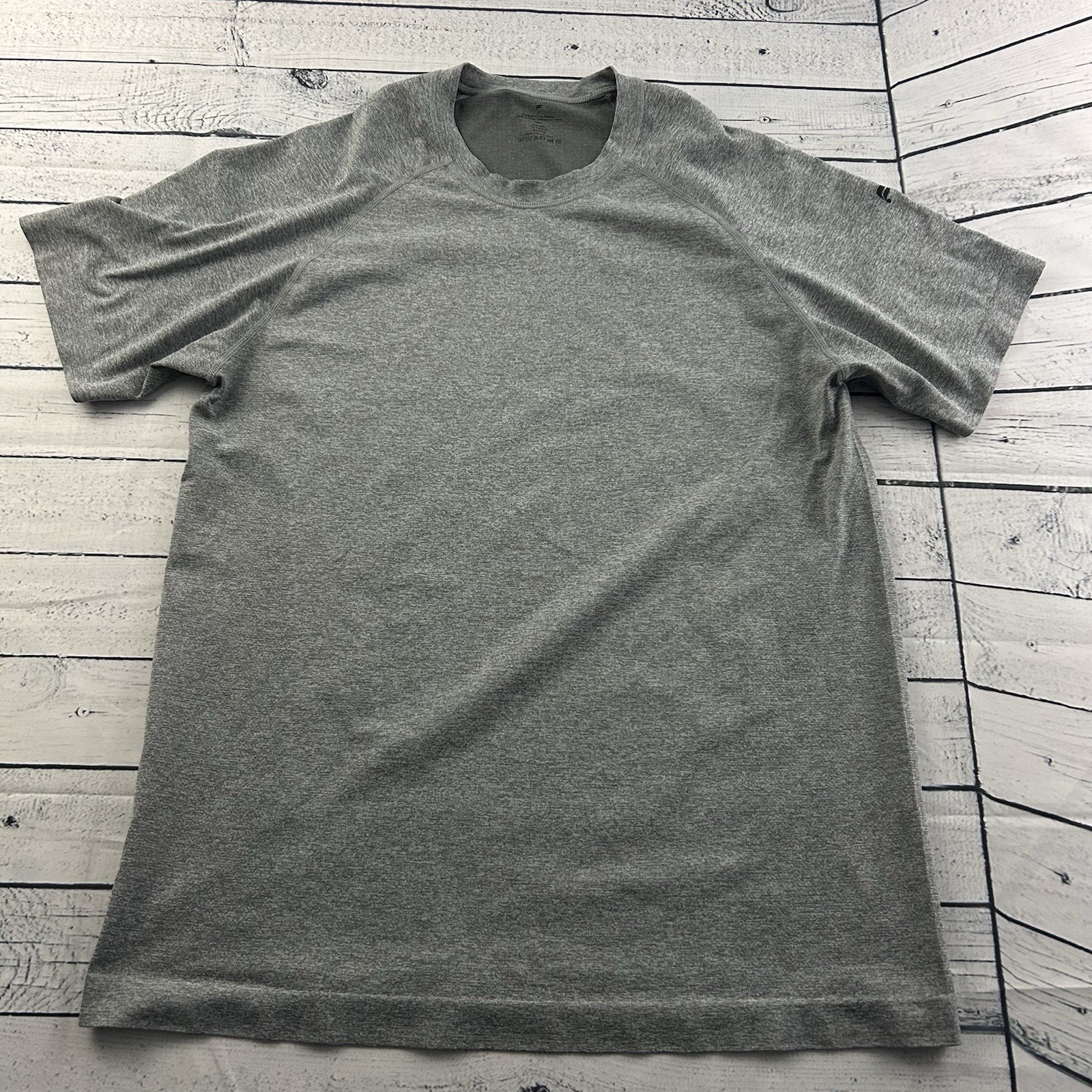 Fabletics Short Sleeve Seamless Nylon Poly Athletic T Shirt Men’s XL Gray