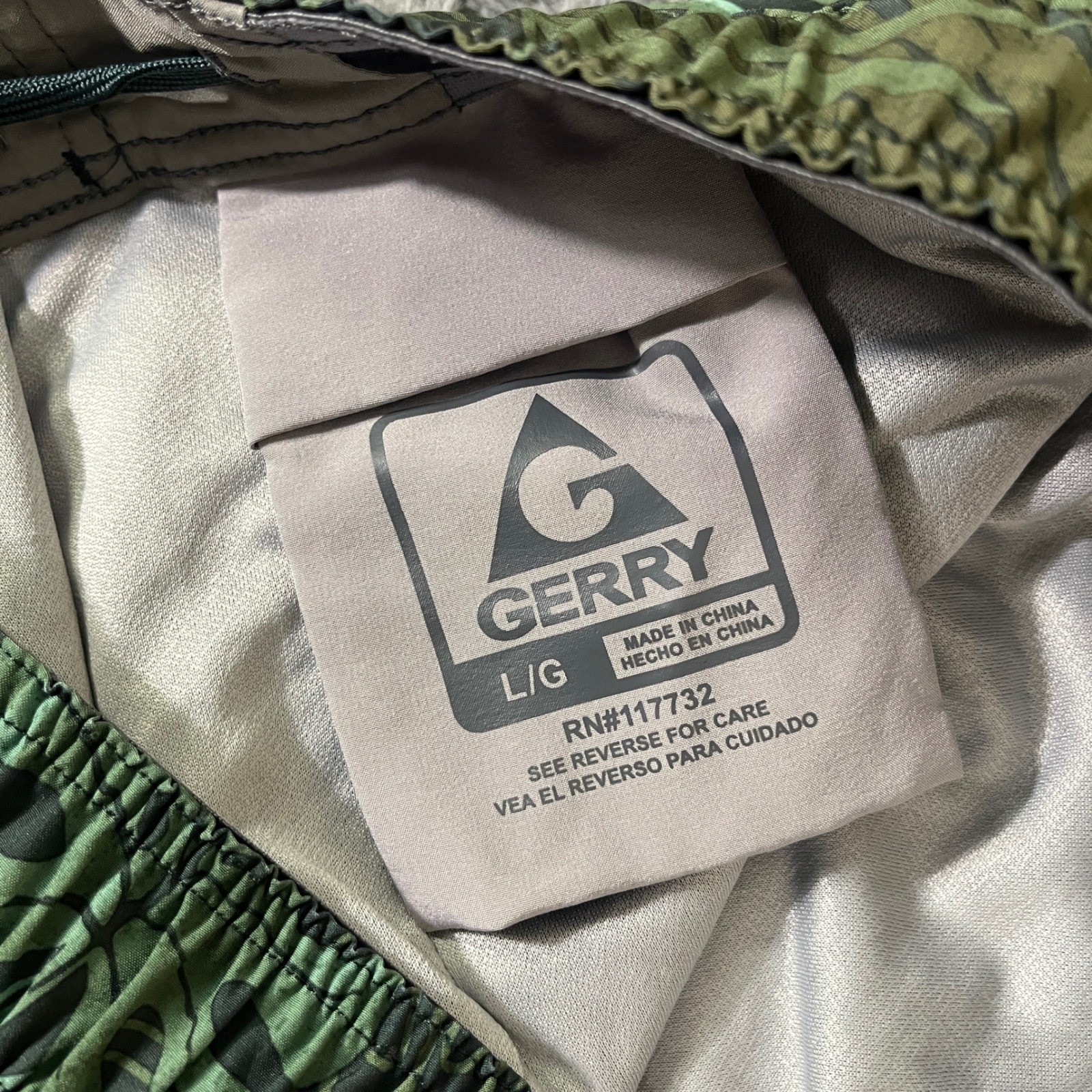 Gerry Mens Swim Trunks Large Green Tropical Leaf Print Stretch Board Shorts
