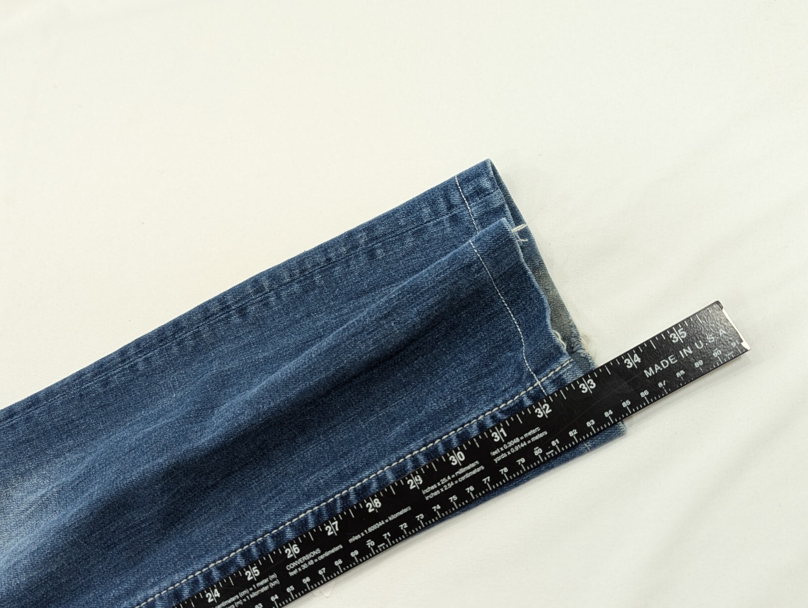 Miss Me Mid Rise Easy Boot Embroidered Jeans in Women’s Size 30×33 (28 Tag)