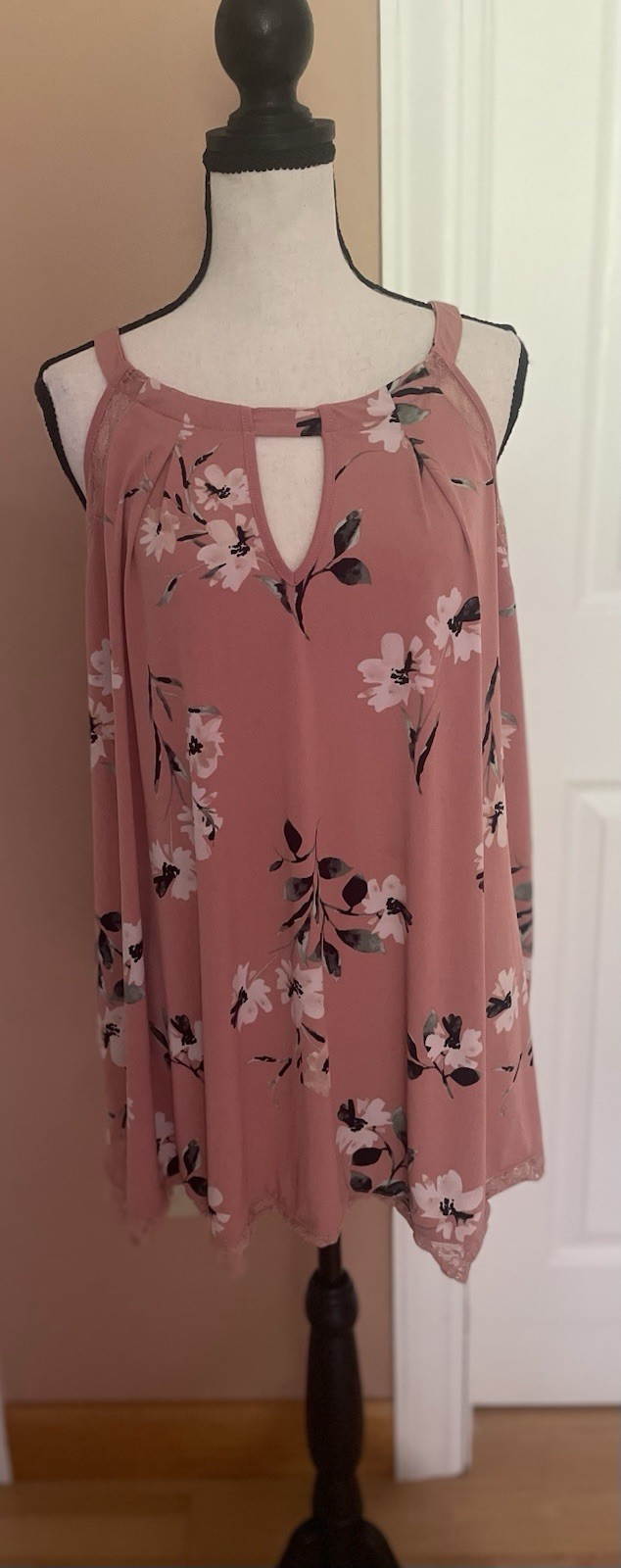 Torrid Dusty Rose/Mauve Pink Floral High Neck Keyhole Front & Back Size 2 (18-20