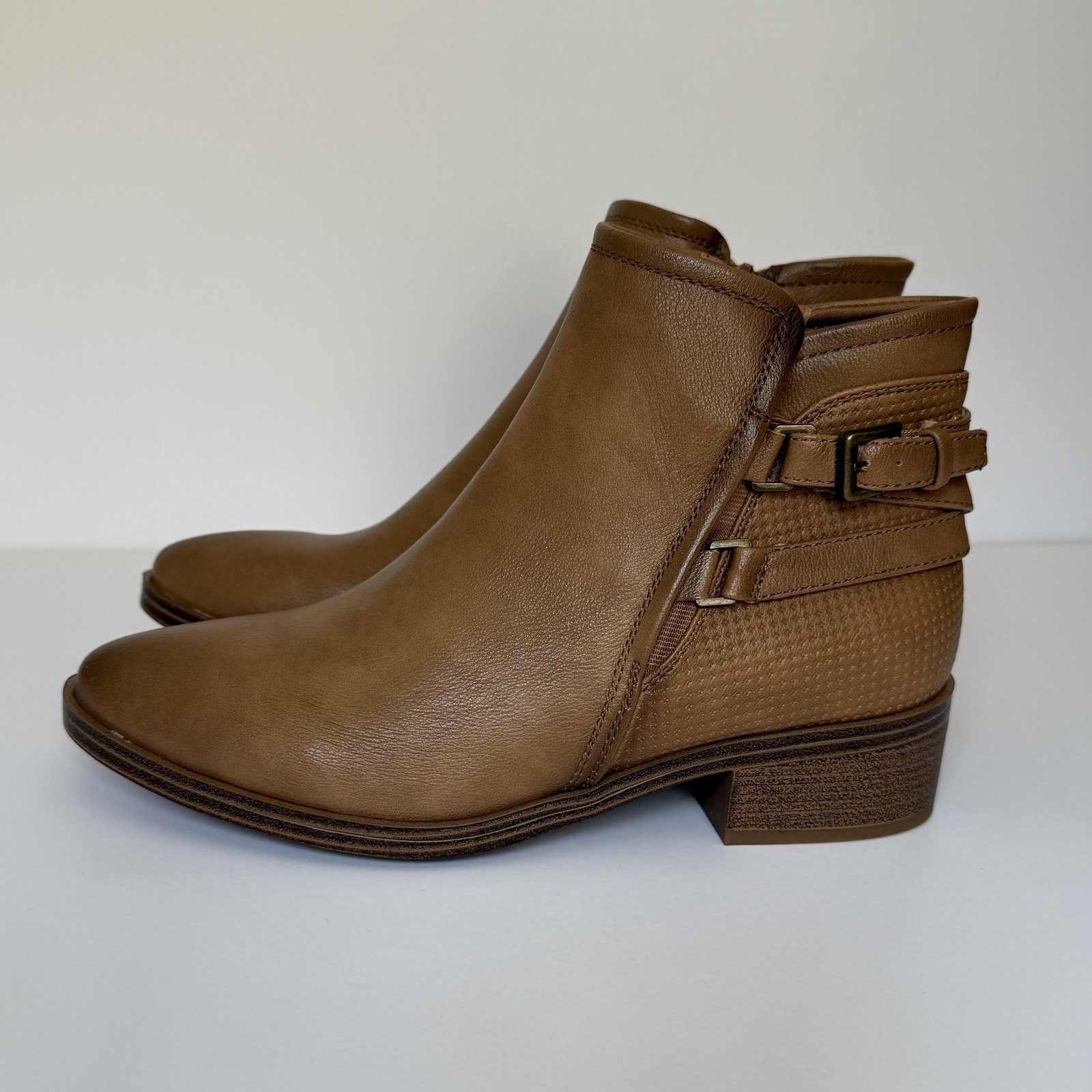 Baretraps Mackenzie Boots Womens Size 6.5 Salted Caramel Ankle Buckle BT30016
