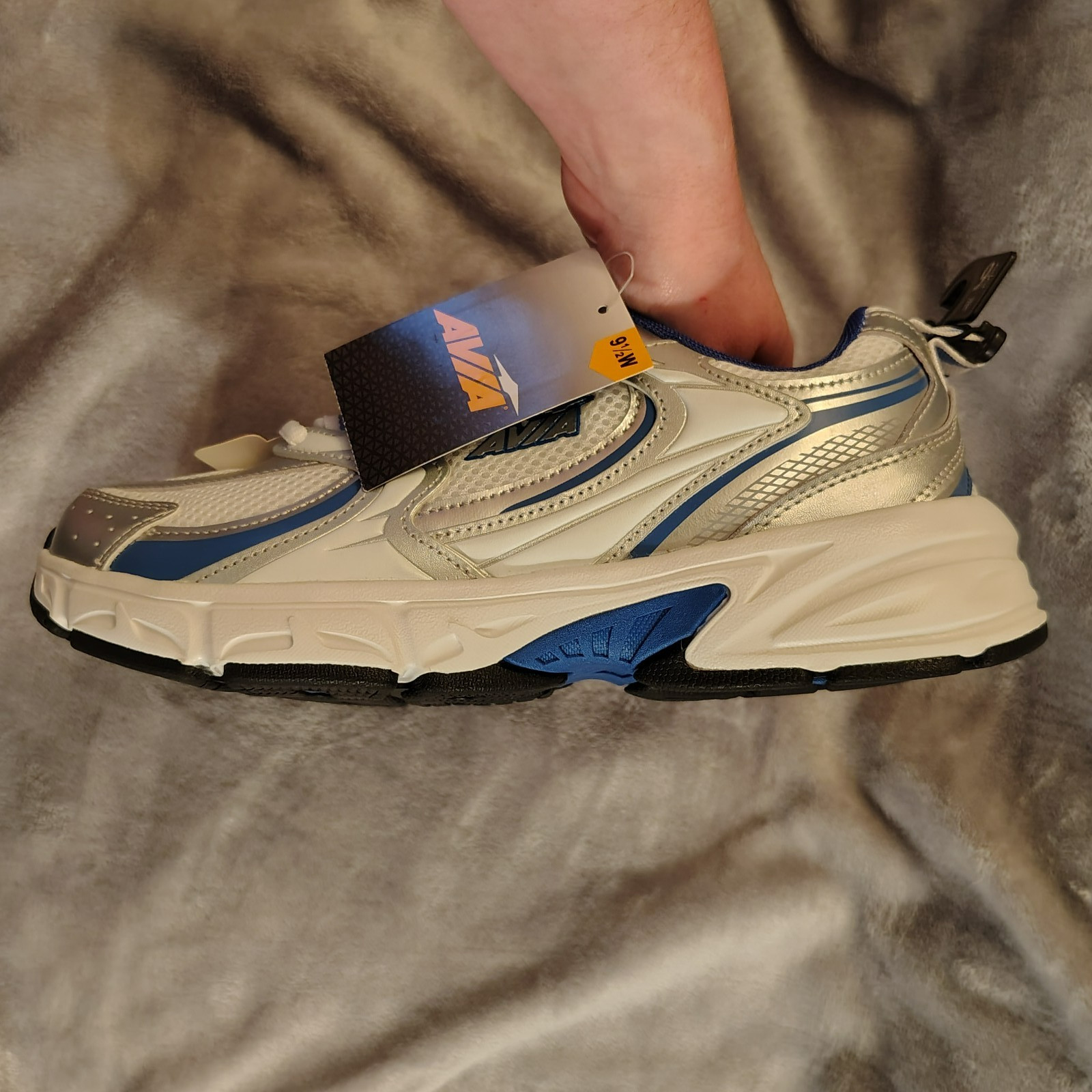 NEW W/ Tags AVIA Women’s Blue & Silver 5000 Sneakers Odor Control Size 9 1/2 W