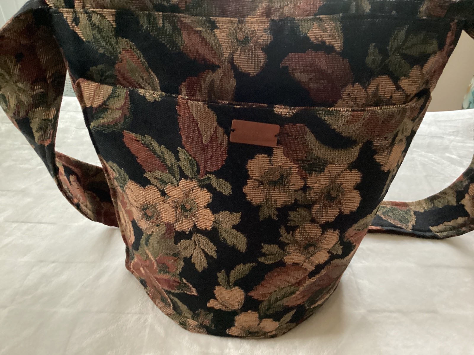 Vintage Style Handbag-Large-15x16x10-Tapestry-6 Compartments-Beautiful!