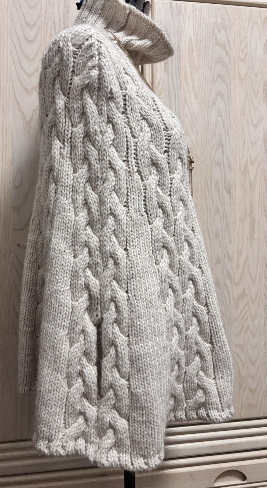 GELSO BIANCO ITALIAN CHUNKY CABLE KNIT ALPACA BLEND PONCHO OATMEAL COLOR . NEW .