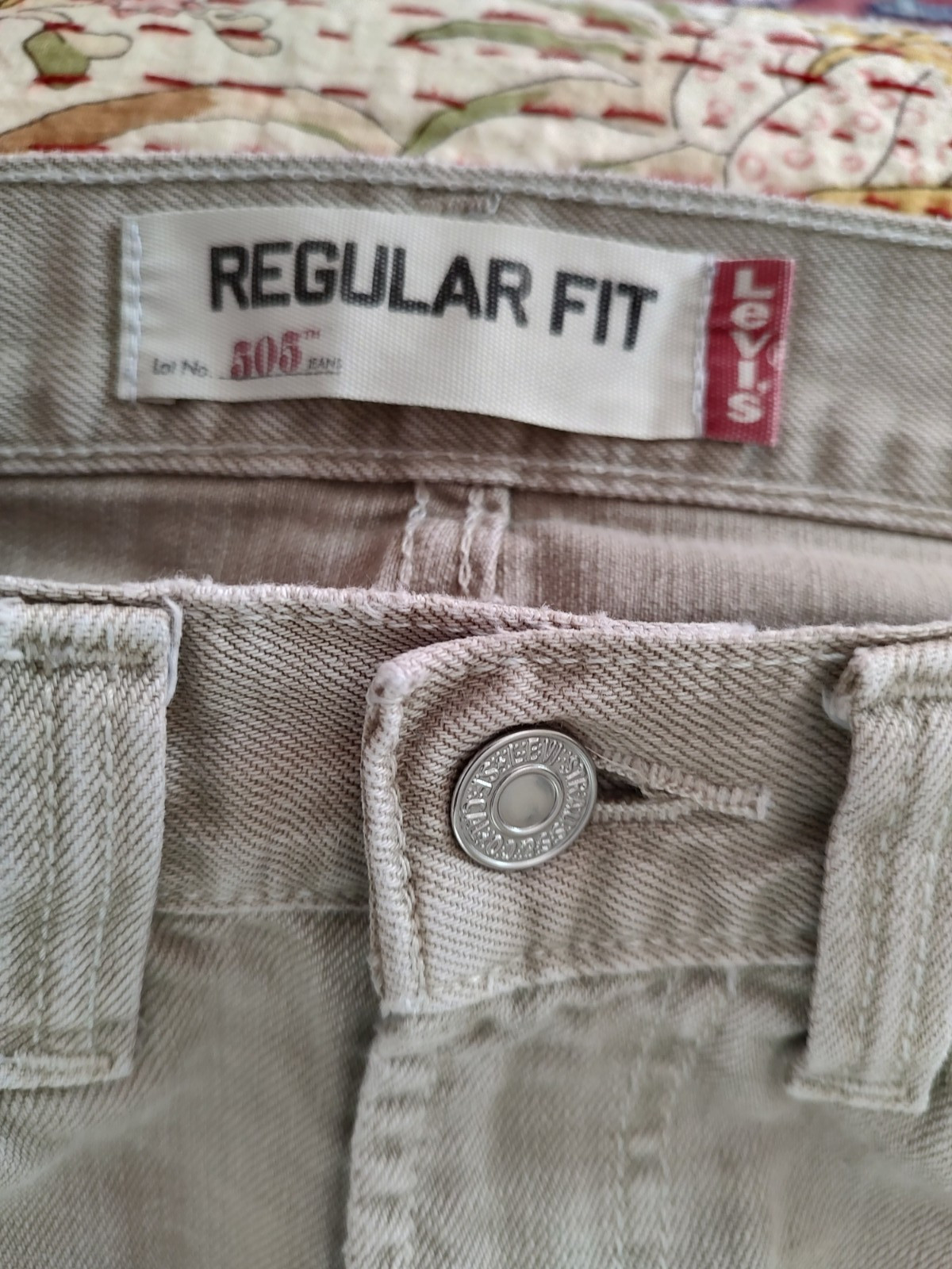 Levis 505 Mens GUC Tan/Grey Tag 31×32 – actual 31×31″- small flaws (see pics)