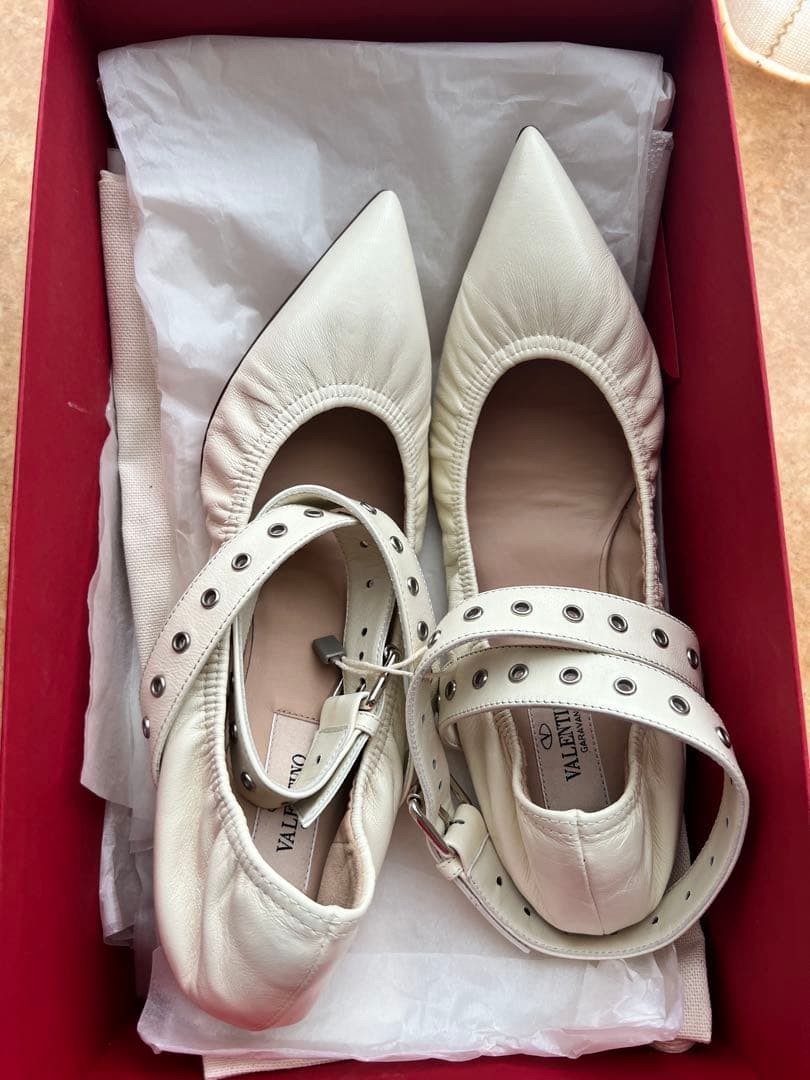 Valentino Garavani Love Latch Ballet Flats Ivory Leather 35EU 22.5cm New/Unused