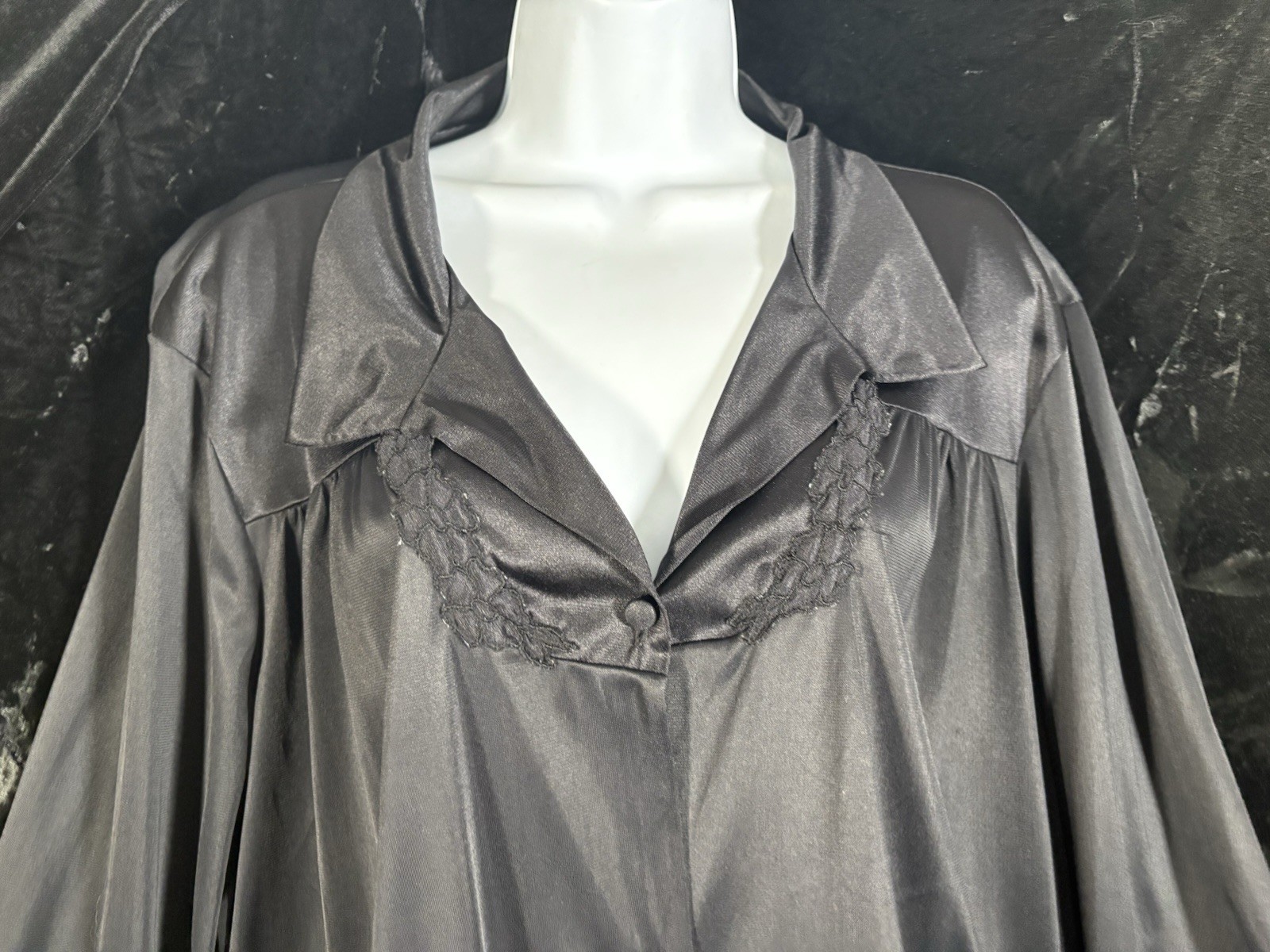 Vanity Fair Black LIQUID Satin Robe Sz XXL Knee Length EUC Vintage