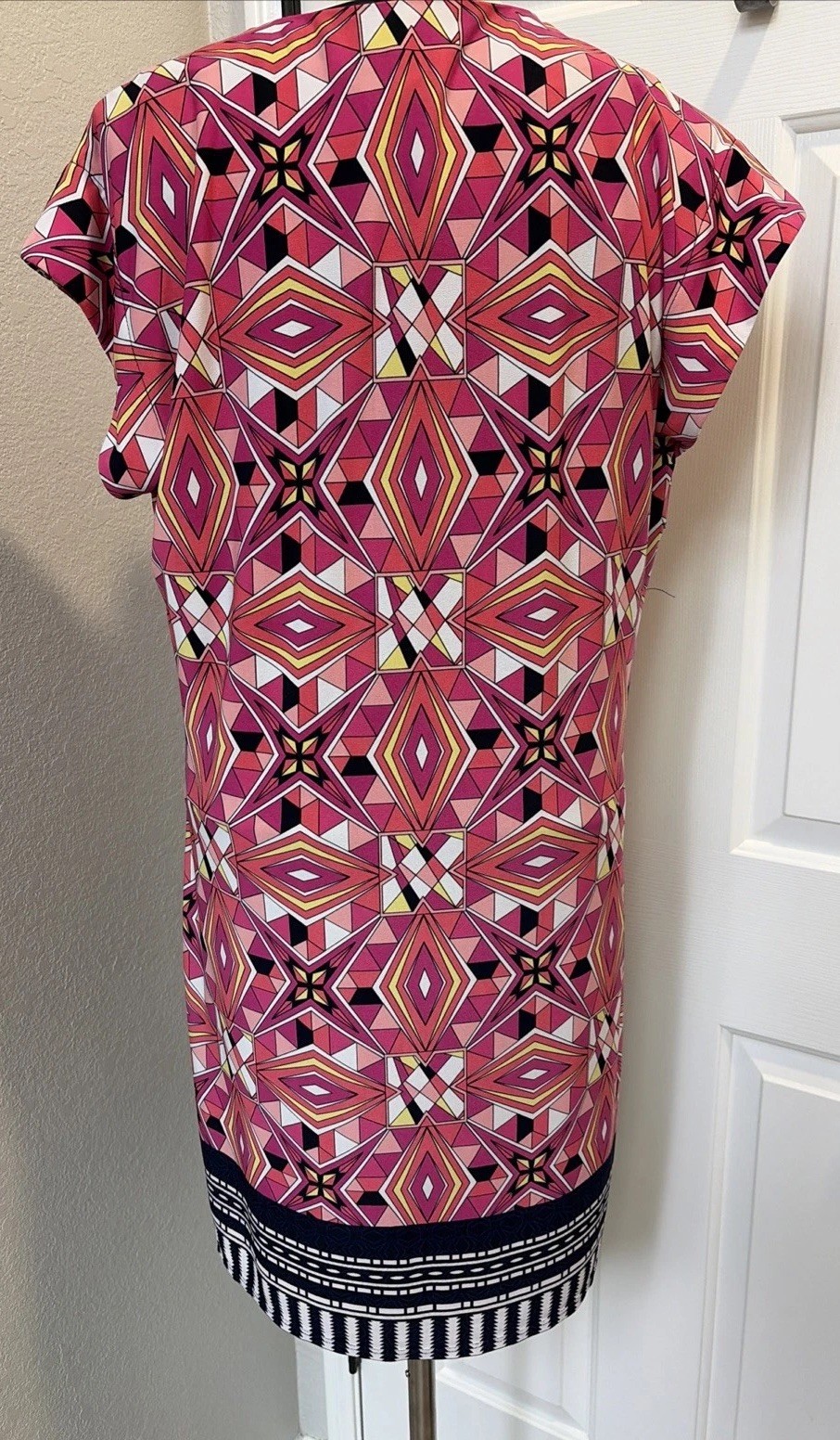 Laundry by Shelli Segal Pink/Multi Geometric Shift Dress Women’s SX Medium EUC