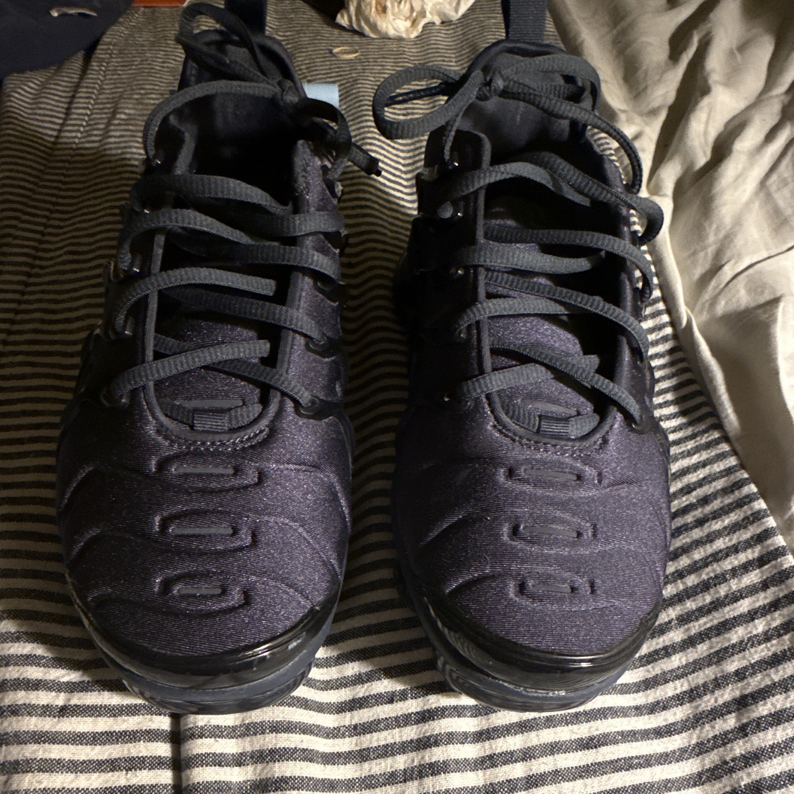 Nike Air VaporMax Plus Men’s Black Low Top Lace-Up Athletic Sneakers