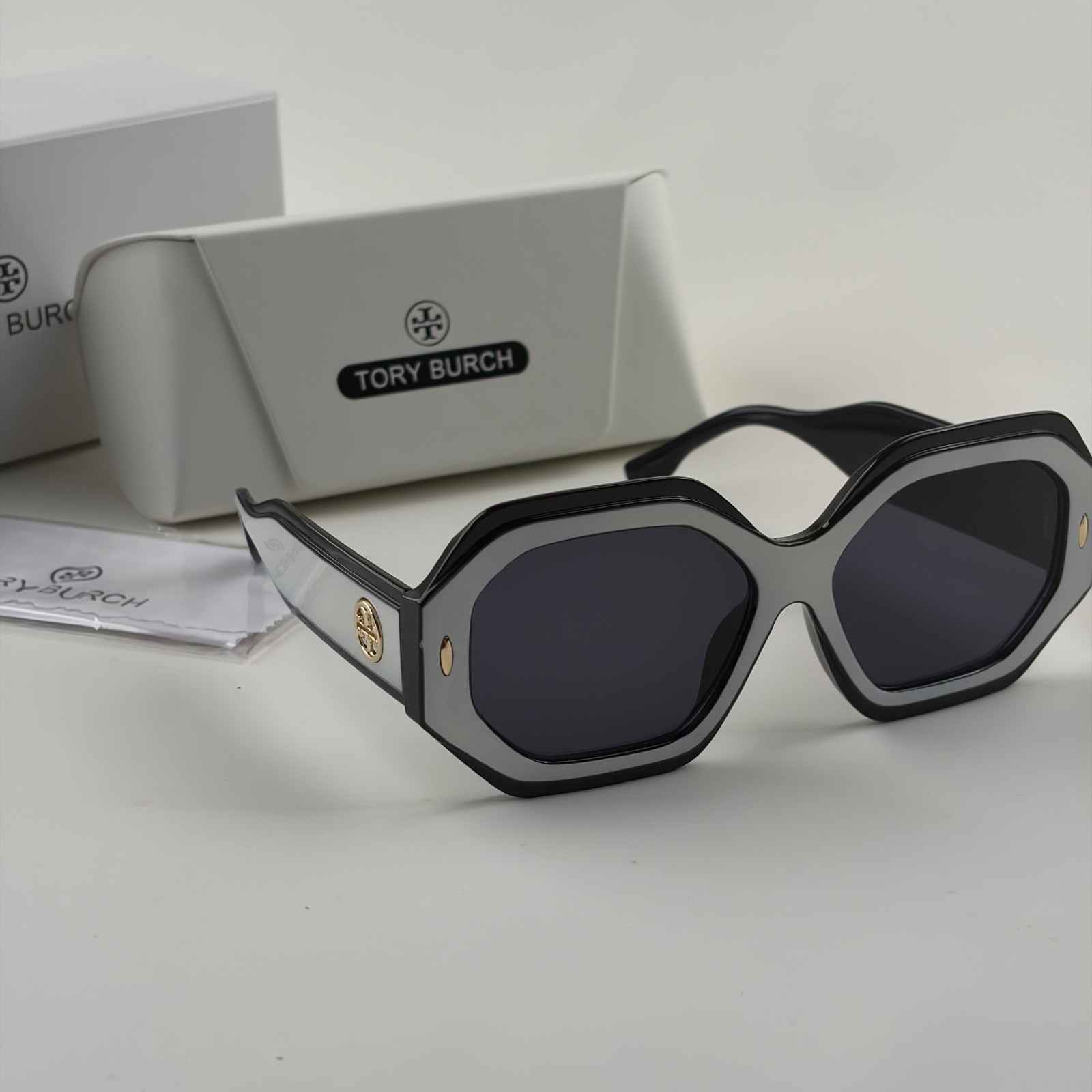 New In Box – Tory Burch Oversized Geometric Sunglasses Black Retro Square 52mm