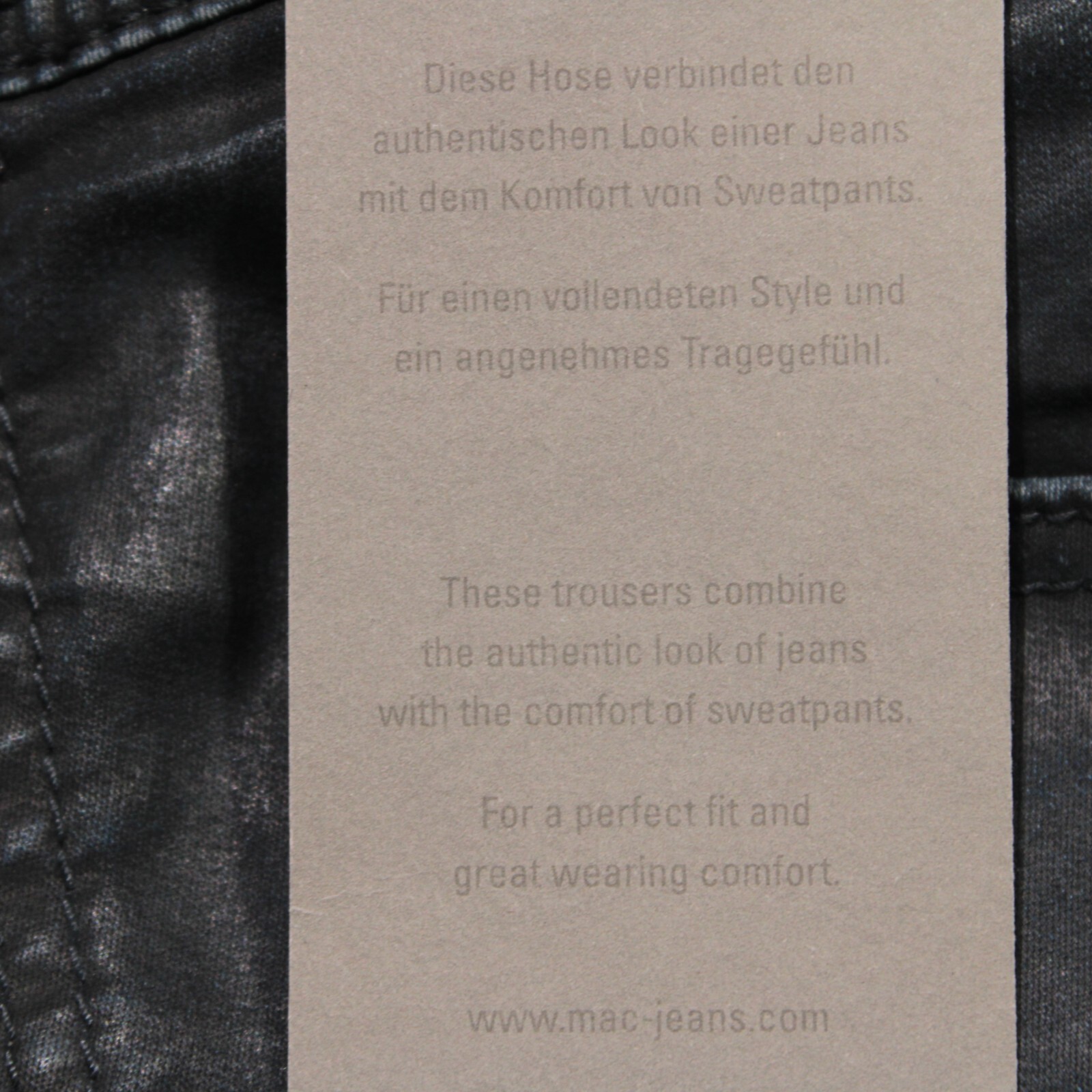 Mac Jeans NWT Jog’n Jeans Size 34 US in Coated Blue Cotton Blend