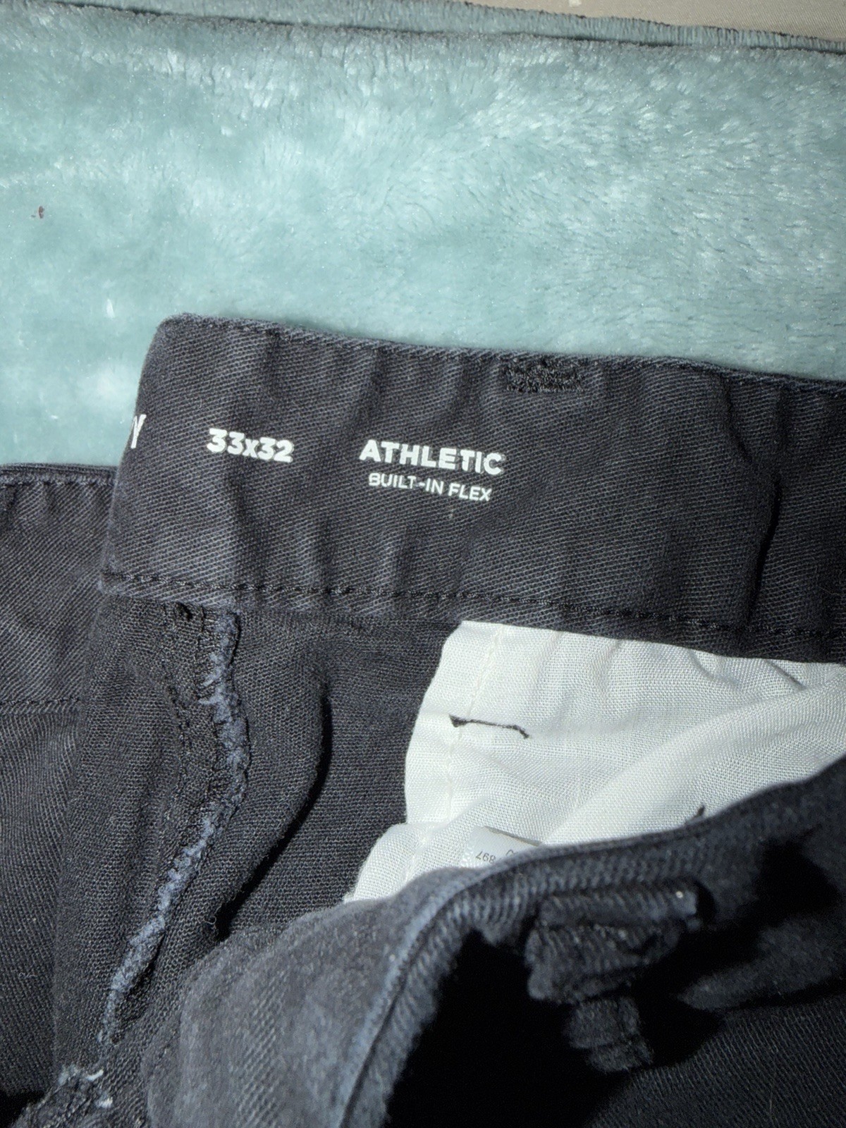 5 pairs of Old Navy Athletic Khakis Men’s Size 33 x 32 (READ DESCRIPTION)