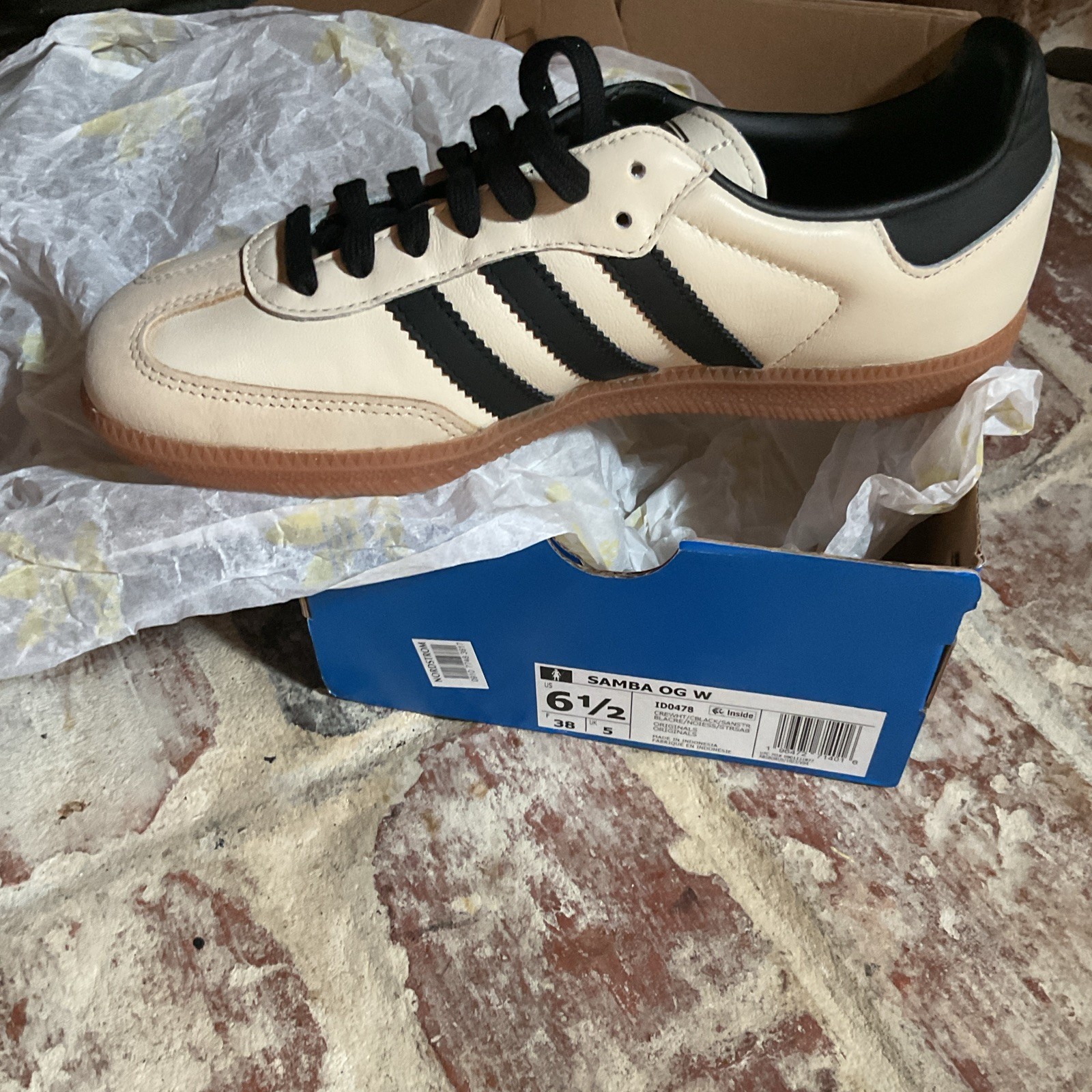 adidas Samba OG Women’s Cream/Black Gum Low Top Sneakers ID0478