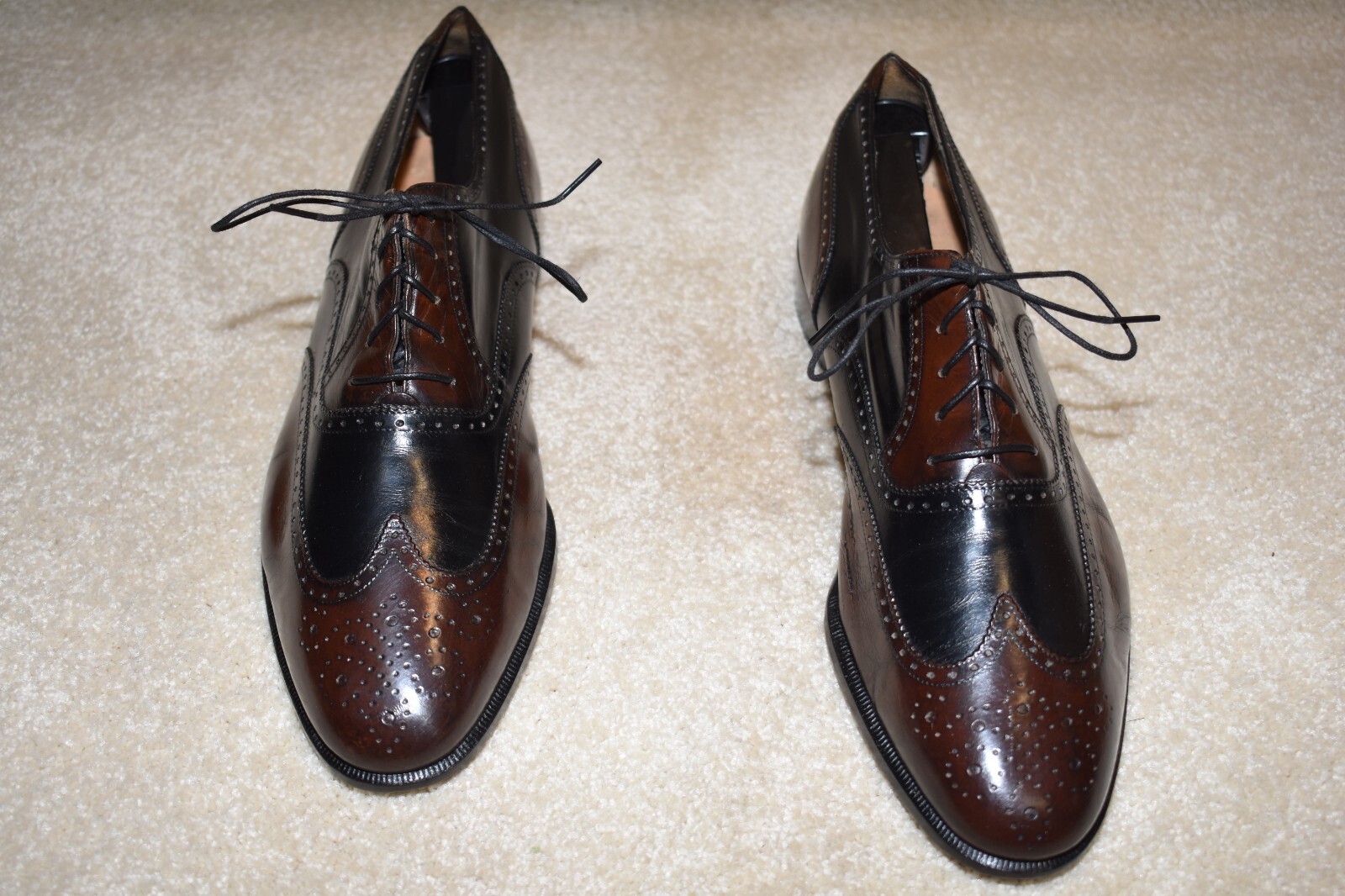 GORGEOUS SALVATORE FERRAGAMO “TWO TONE” ITALY MADE OXFORDS 10 D $895