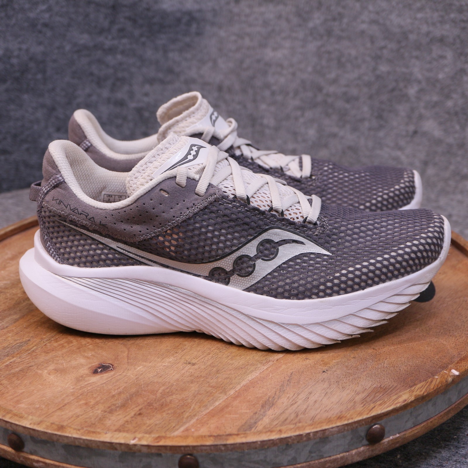Saucony Kinvara 14 Womens Size 9 US Gray White Athletic Sneakers Shoe S10823-121