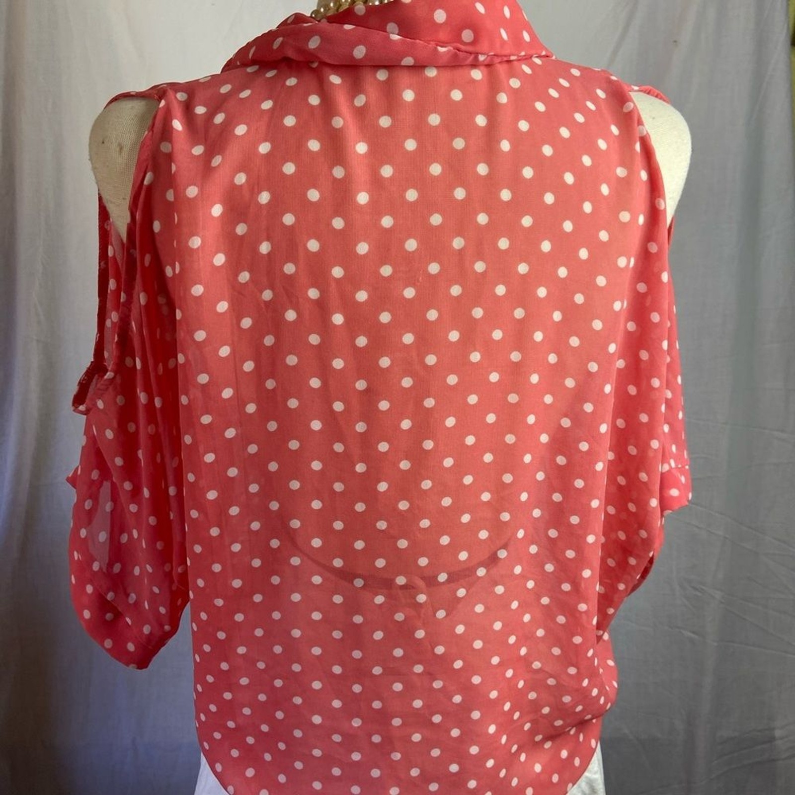 Polkadot shirt tie bottom