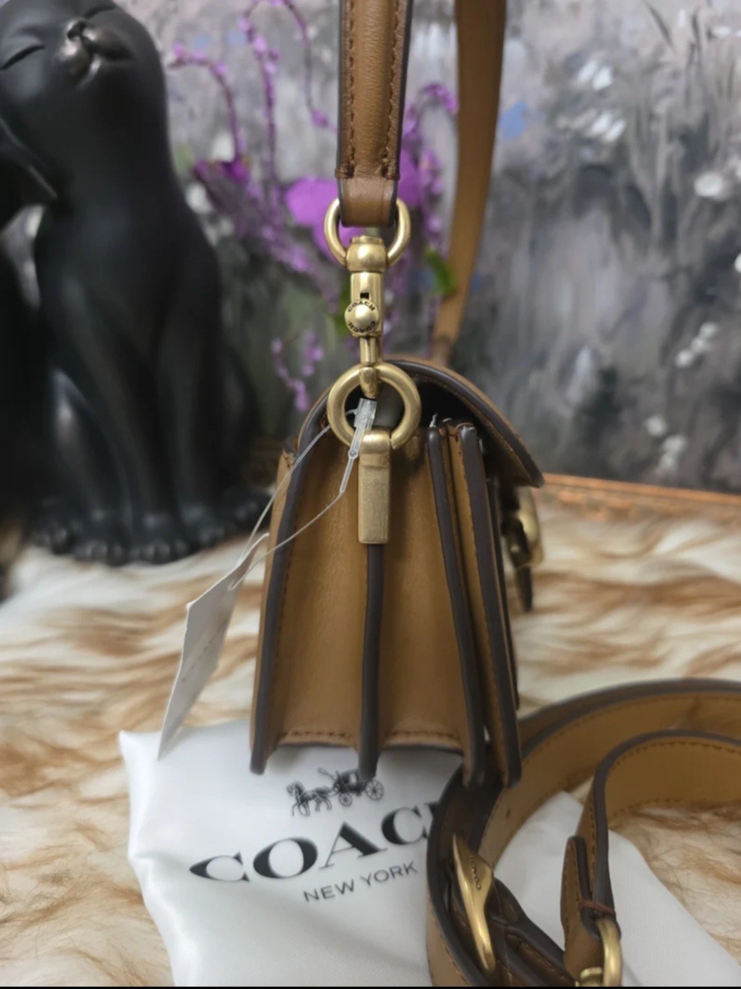 Coach NWT. Auth GLV Tabby 20.
