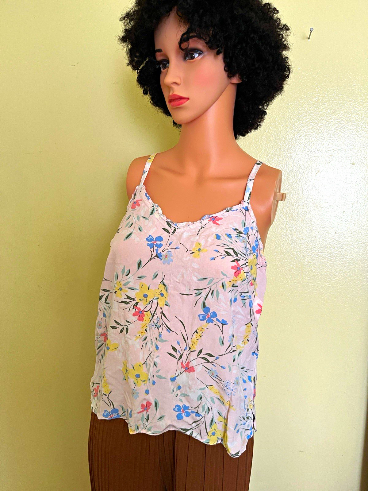 Women’s White/Multicolor Floral Spaghetti Strap Cami Scoop Neck Lightweight S