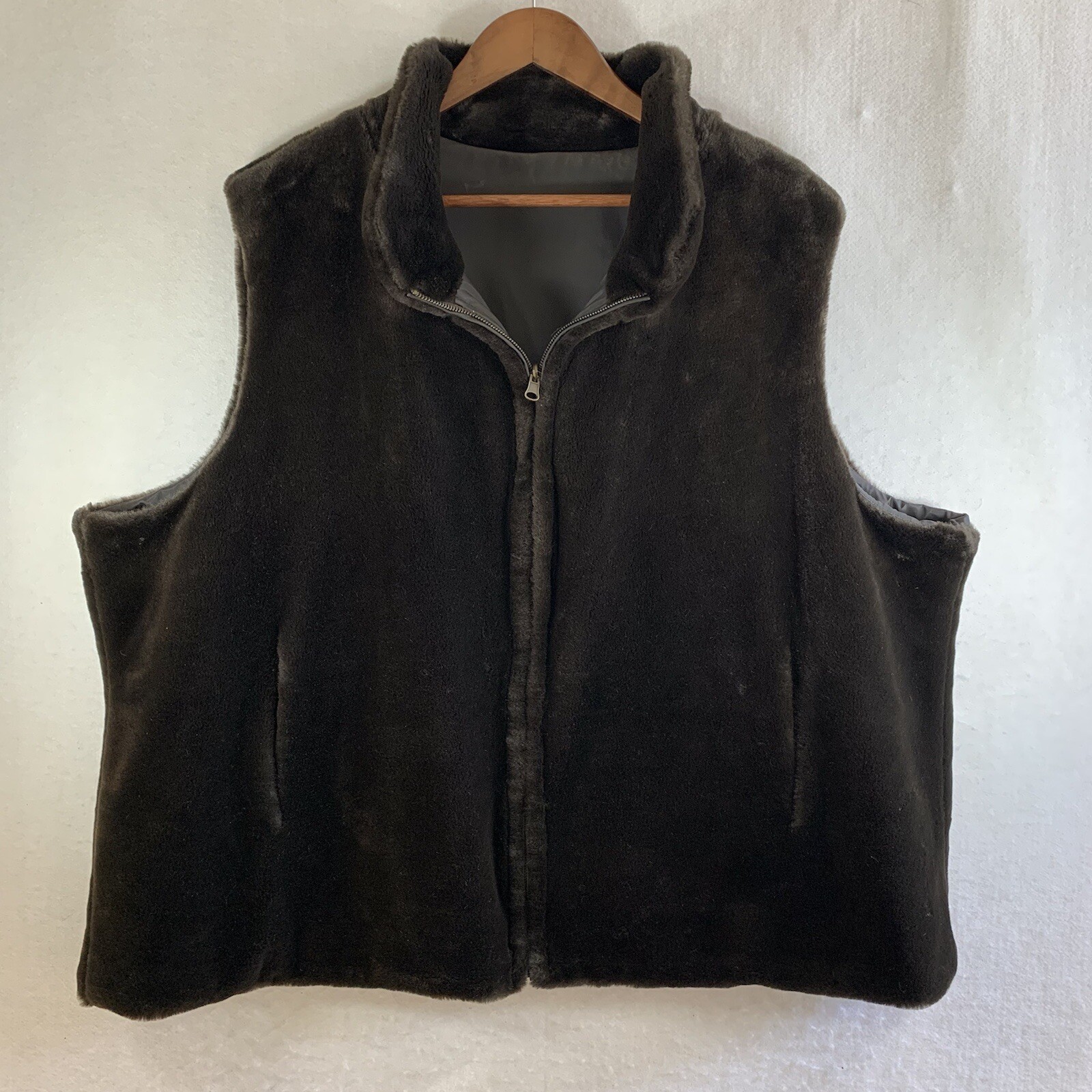CAROLINA COLOURS Women’s 26/28 Vest Reversible Faux Fur / Faux Leather RN#37080