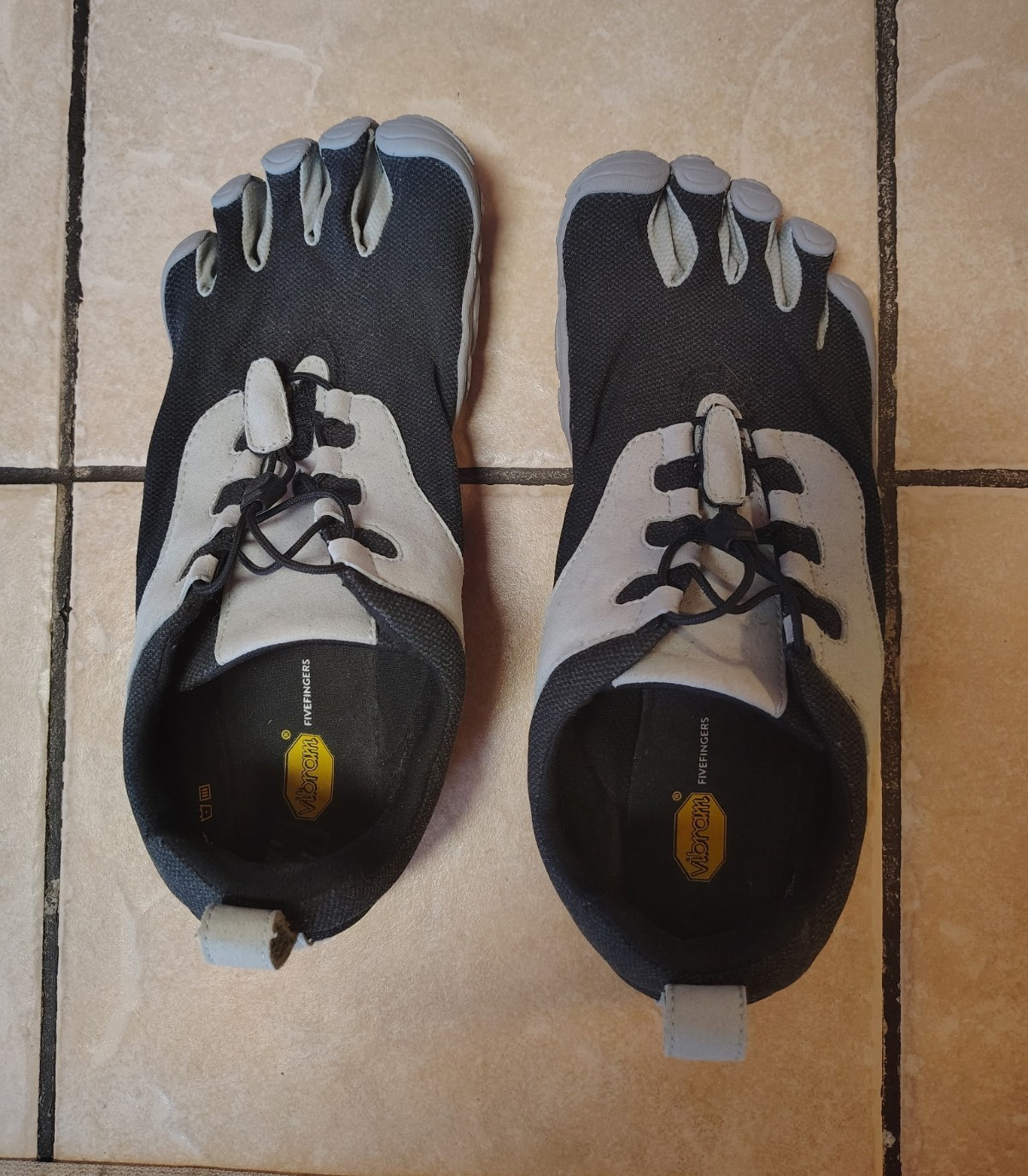 Vibram FiveFingers 11 Black/Gray Colorblock Lace-Up Low Top Toe Shoes eu44