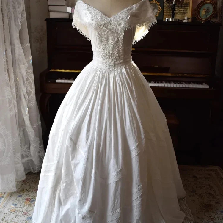 Stain Wedding Dresses Off Shoulder Lace Applique A-Line Victorian Bridal Gowns