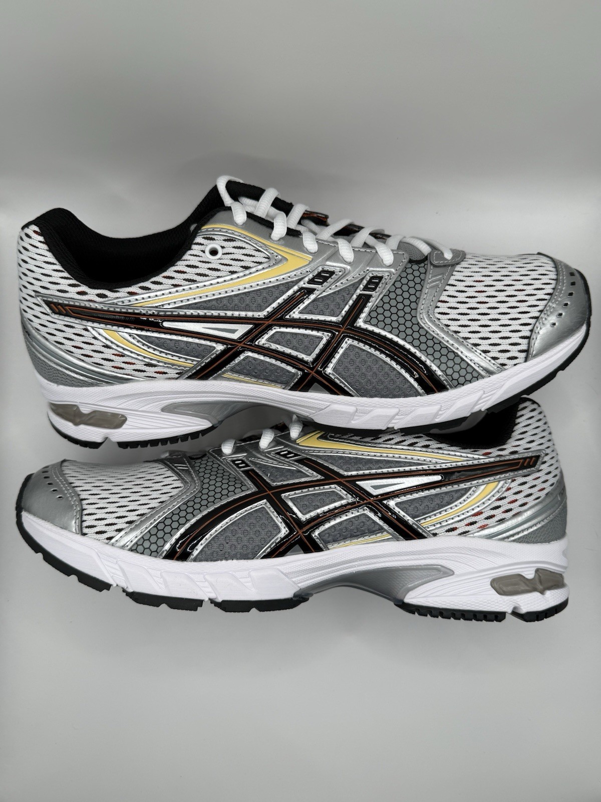 ASICS GEL-DS TRAINER 14, Mens size 9.5 / Womens size 11, Brand new with box