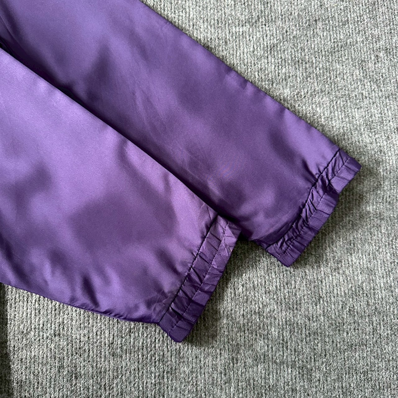 P48 Barn Black Jacket Purple Chest 44″ Length 26″ Sleeve 20″