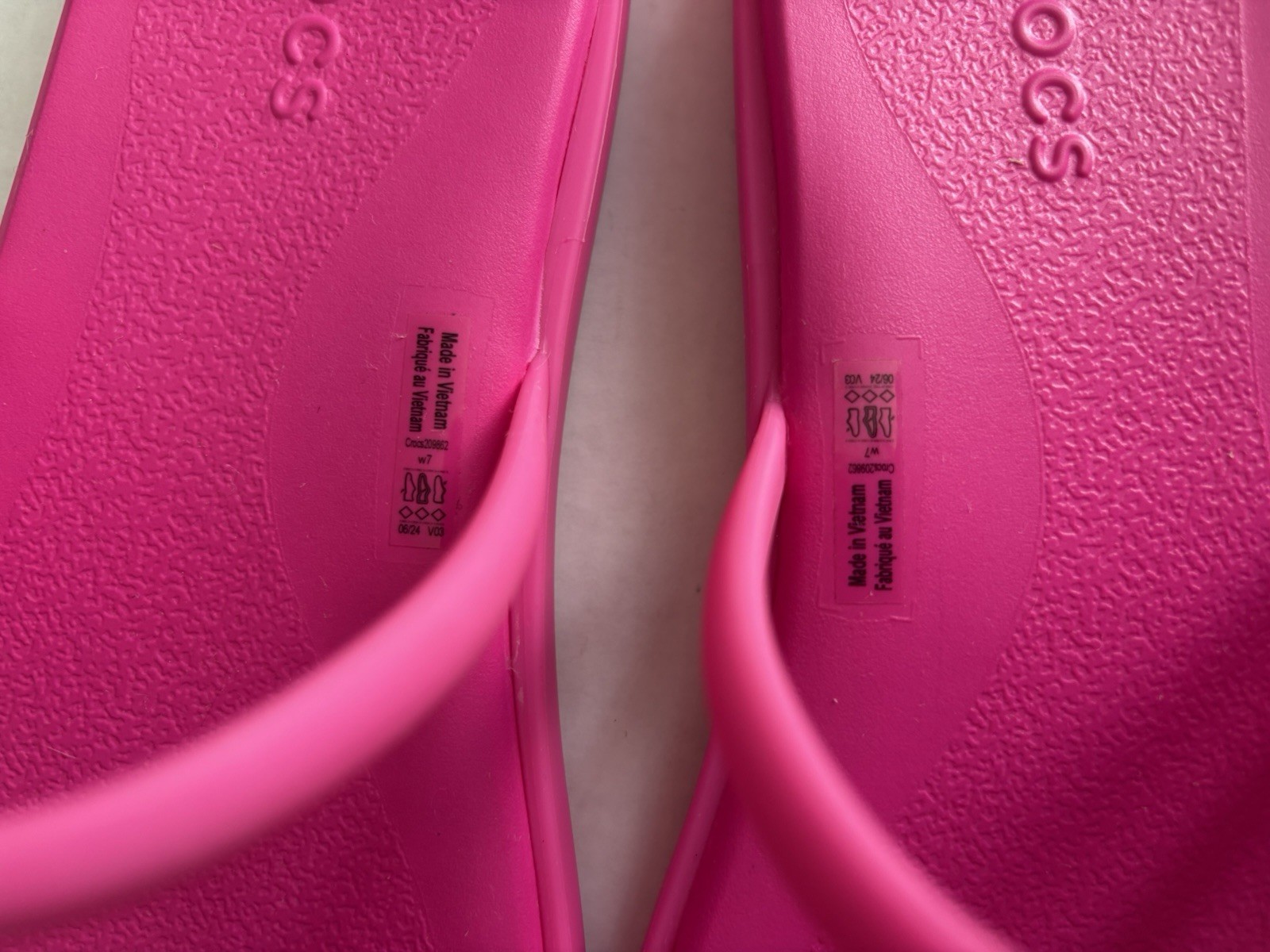 Croslite foam sandals, Crocs Miami Toe Loop Sandal, Dragon Fruit Women’s Sz 7