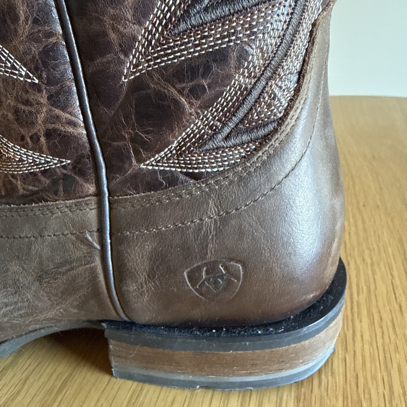 Ariat Men Heritage Brown Distressed Leather Cowboy BOOTS 34725 size 9D
